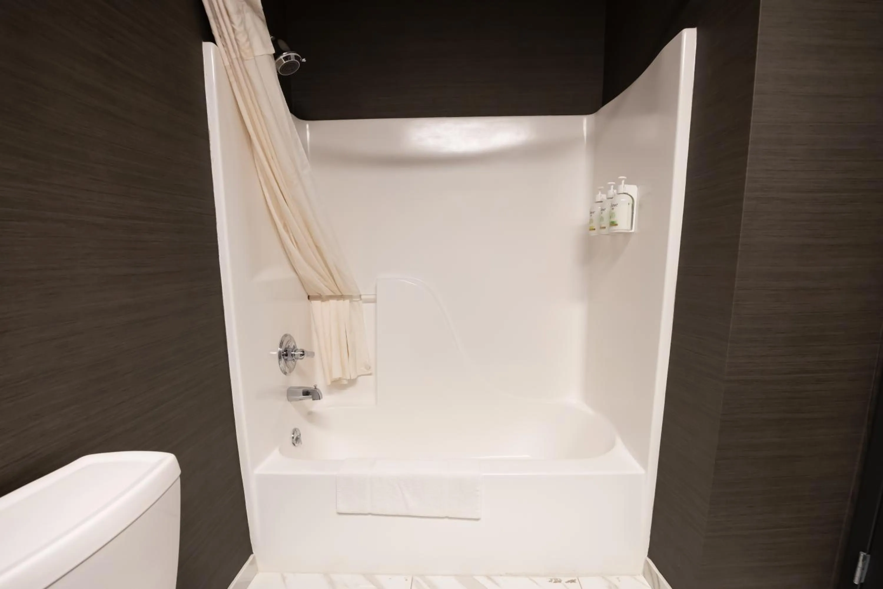 Deluxe Suite in Distill-Inn