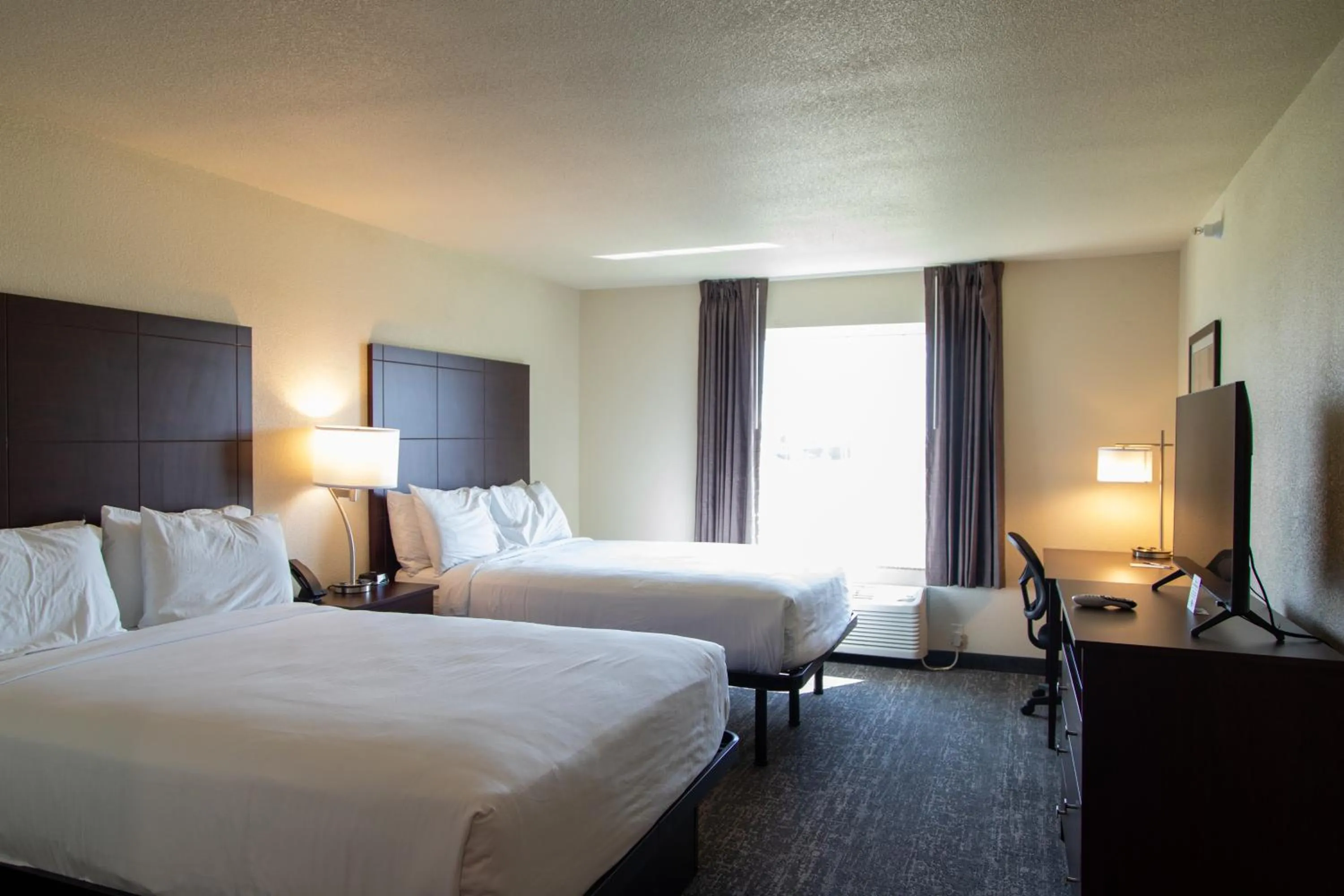 Deluxe Queen Room with Two Queen Beds in Cobblestone Inn & Suites -Springfield