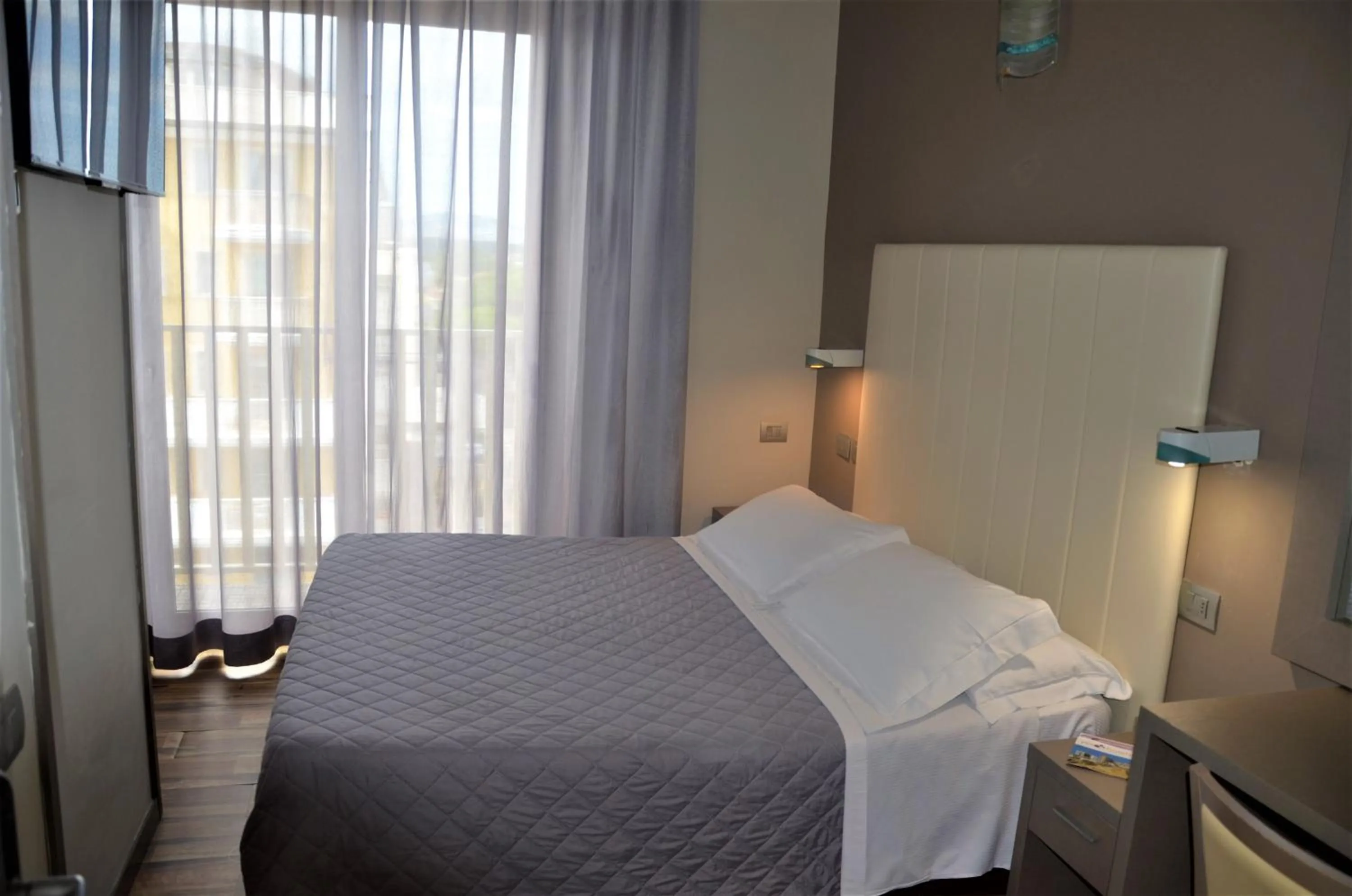 City side Economy Small Double Room with pool access in Yes Hotel Touring & SPA
