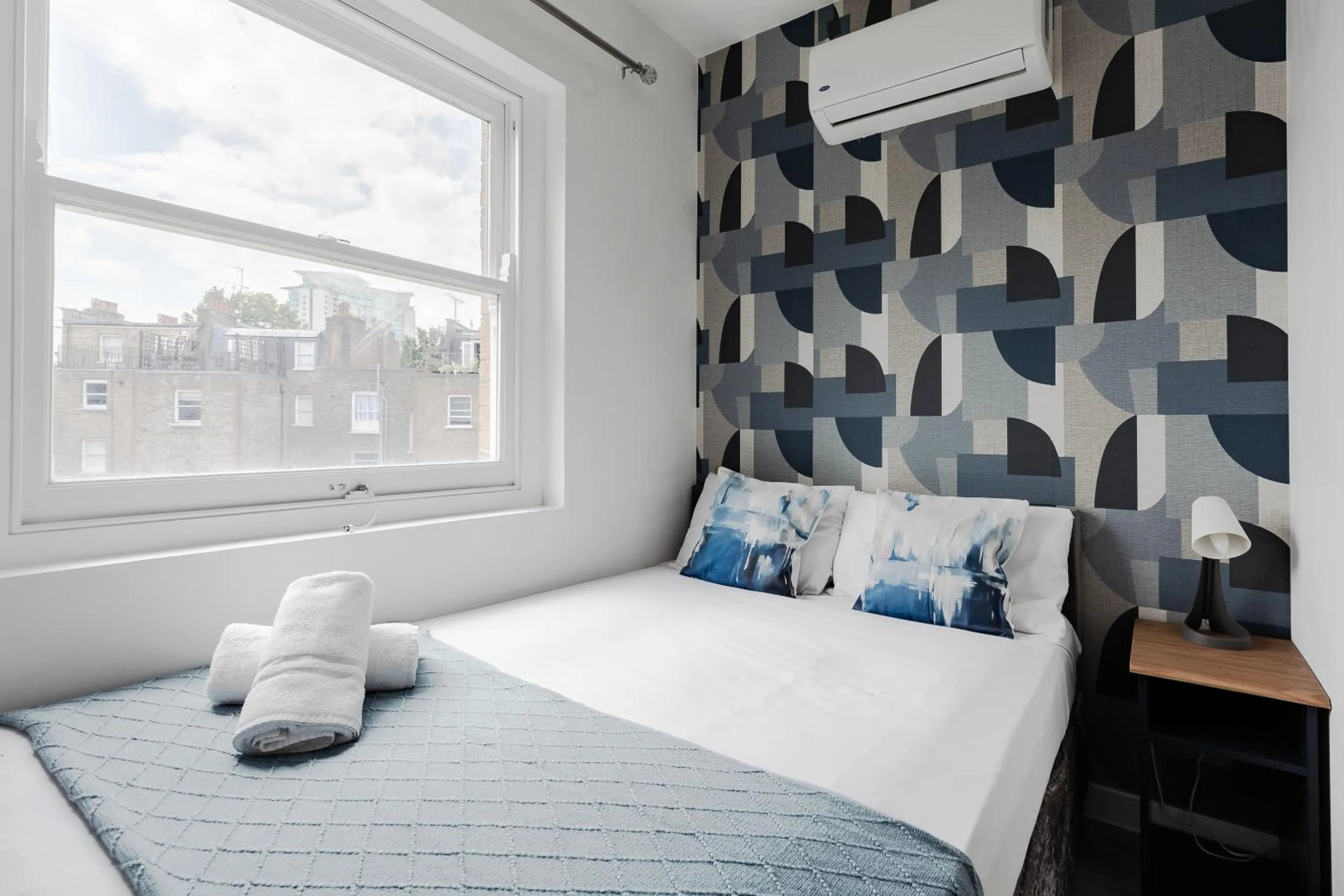 Deluxe Double Room with Shower in Wembar Hotel