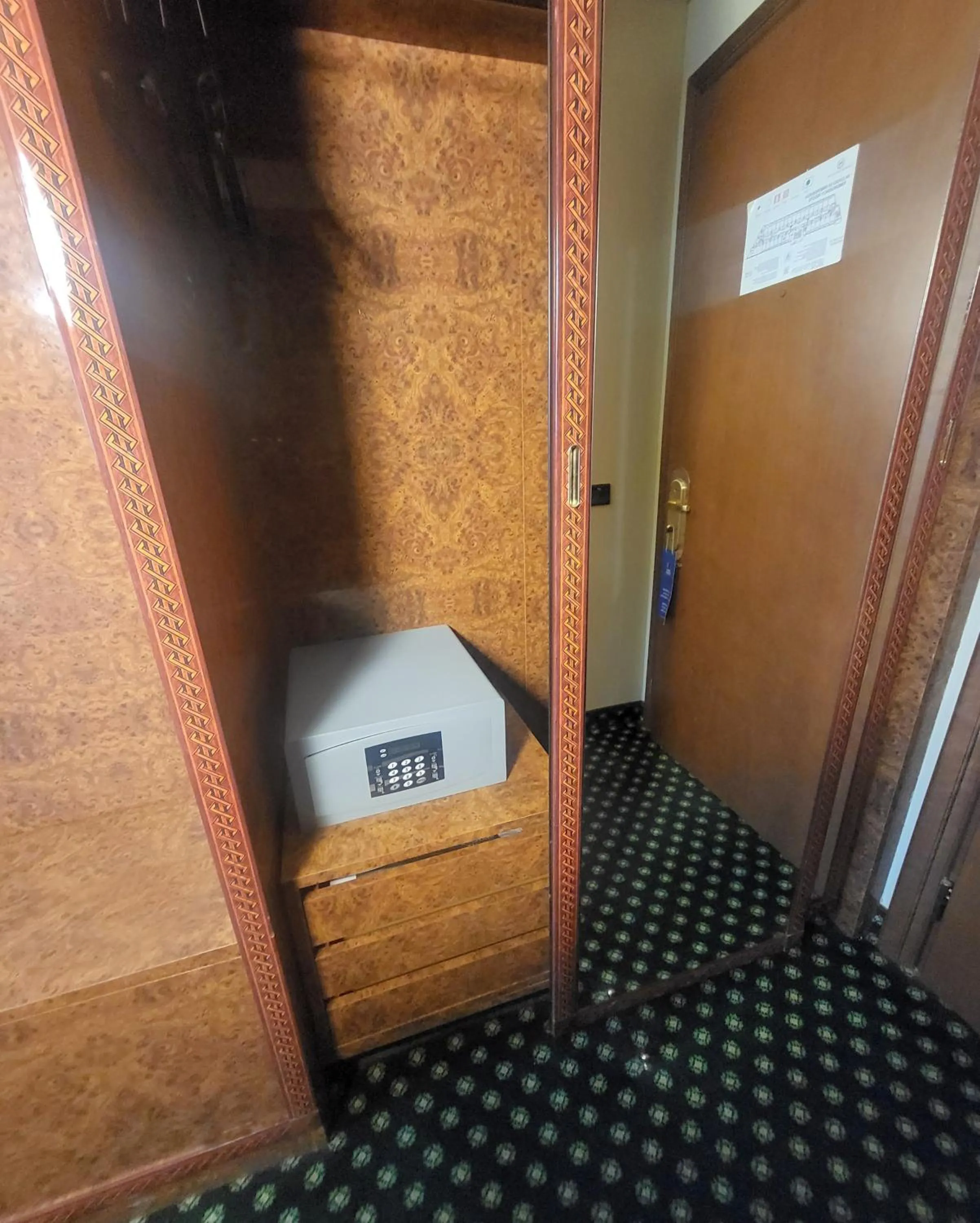 Deluxe Twin Room in Tower Genova Airport - Hotel & Conference Center