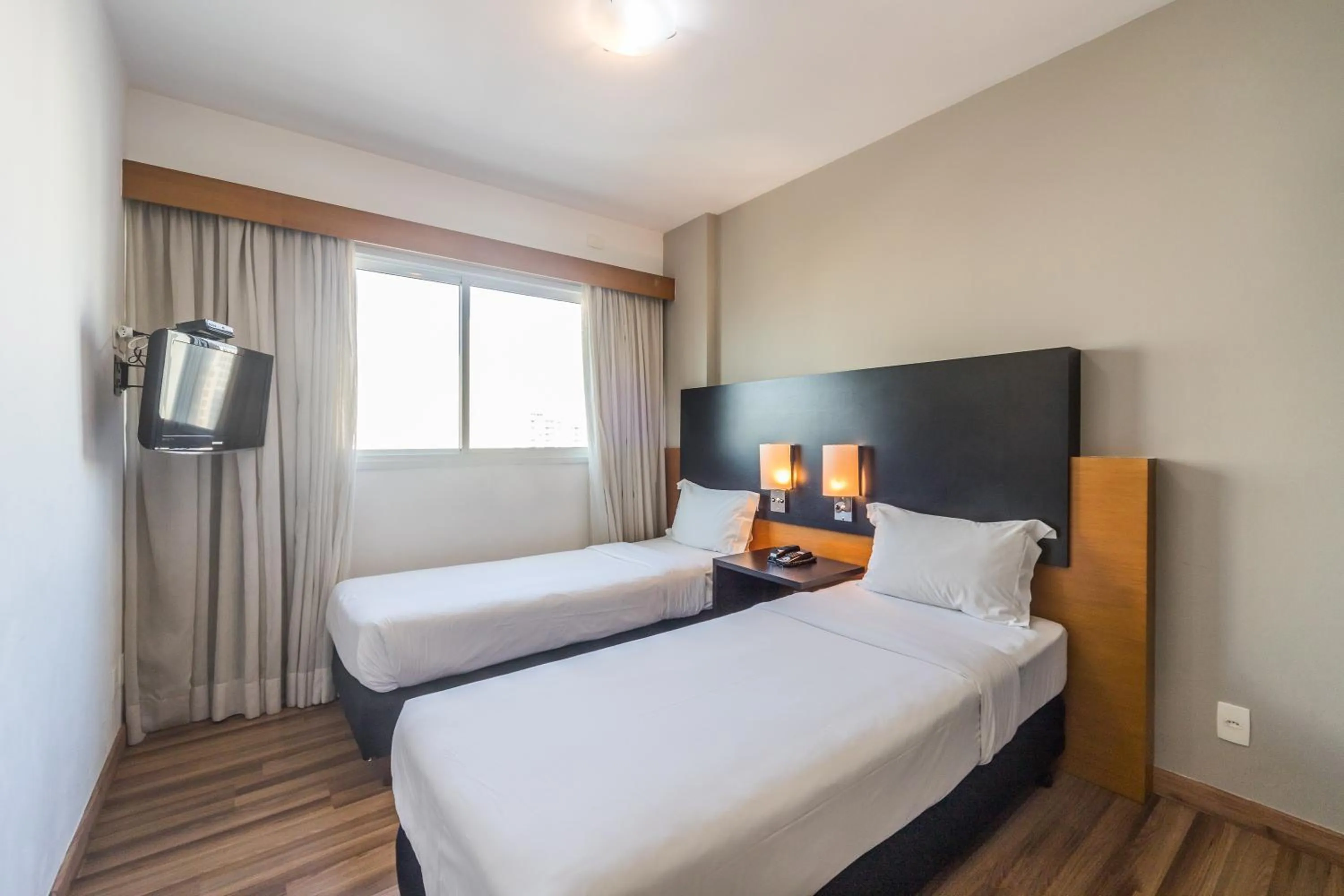 Two-Bedroom Suite in Paraíso Suítes by Charlie