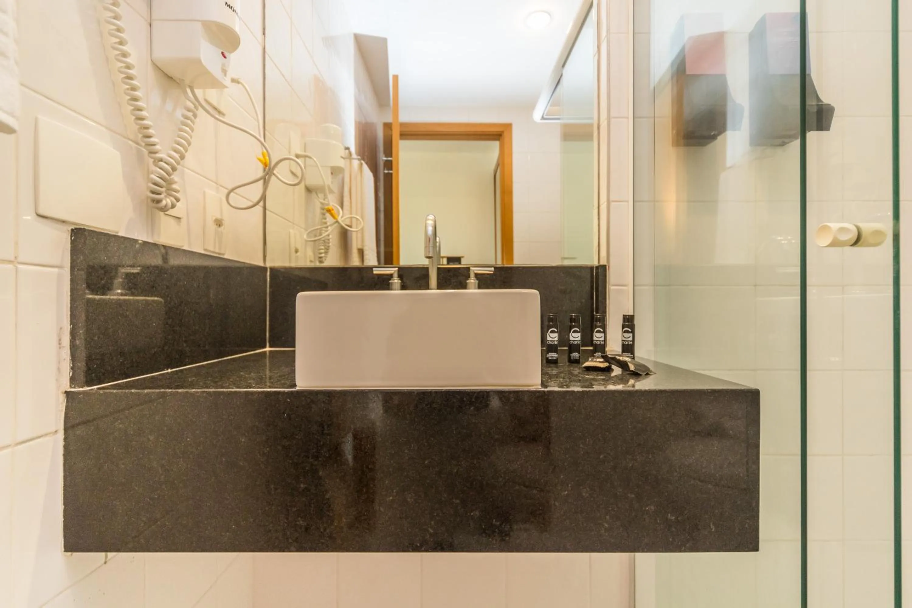 Triple Room in Paraíso Suítes by Charlie