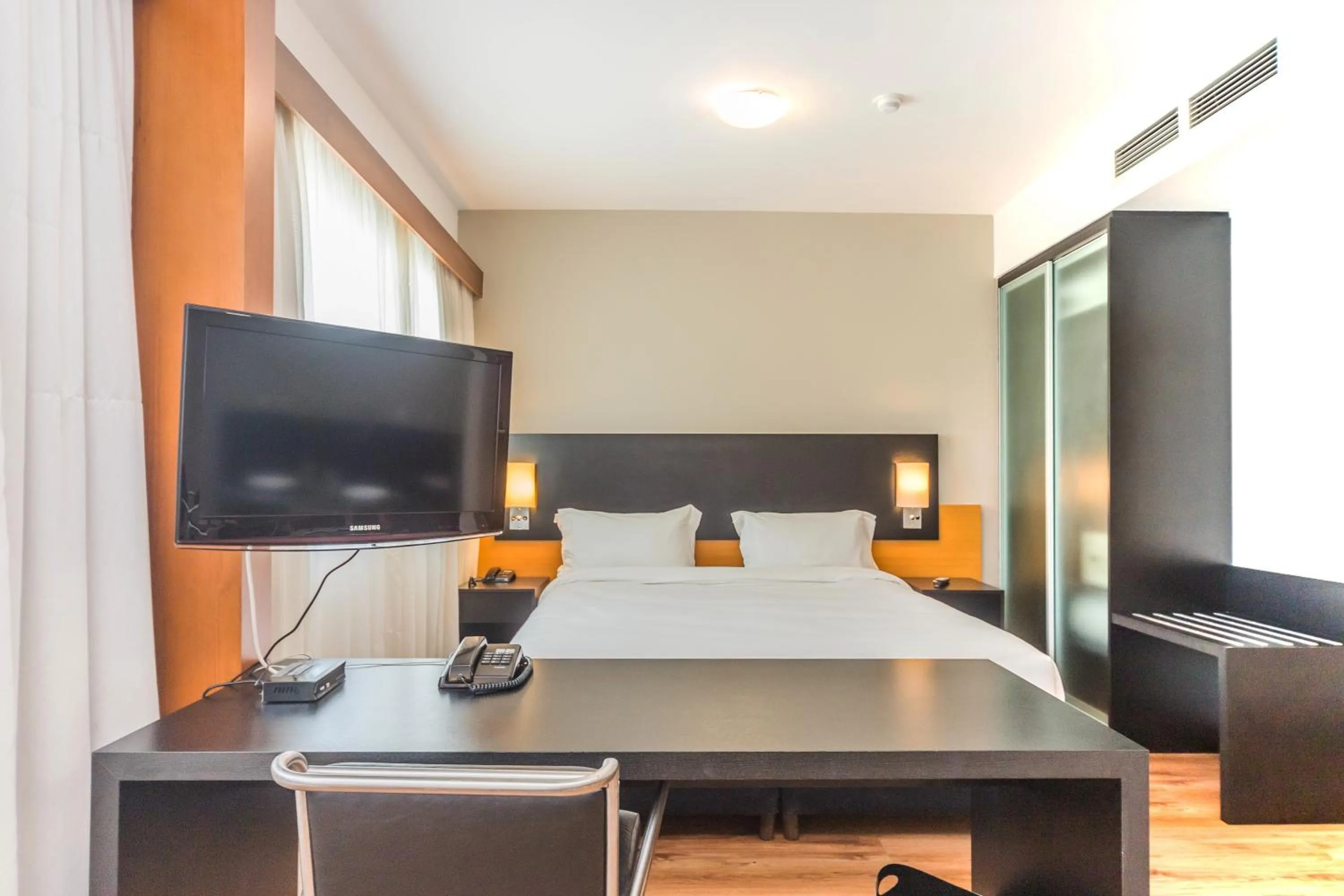 Studio - Disability Access in Paraíso Suítes by Charlie