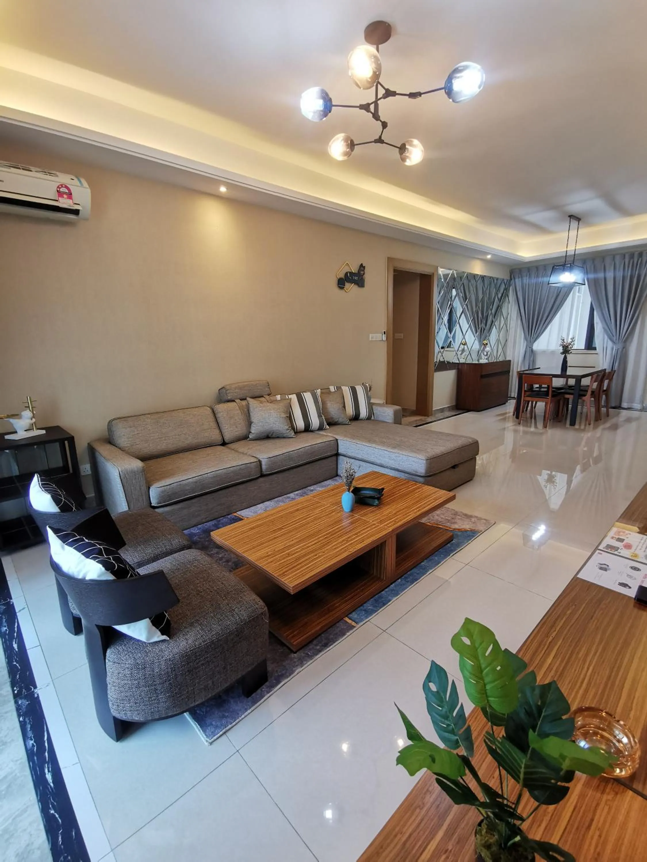 Four-Bedroom House in R&F PRINCESS COVE by ANJU