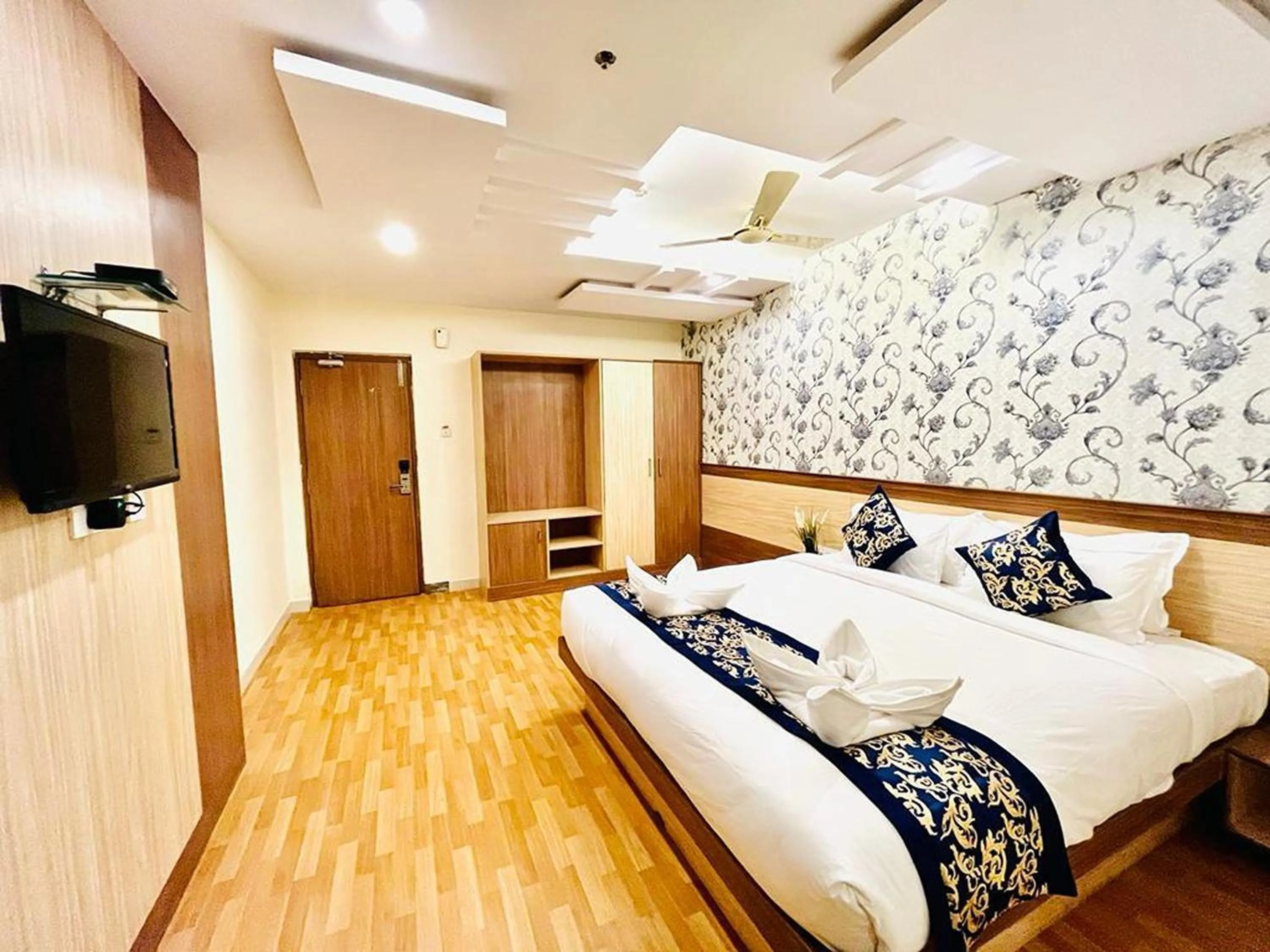 King Room in Hotel SM Deccan Park Airport Zone Shamshabad Hyderabad