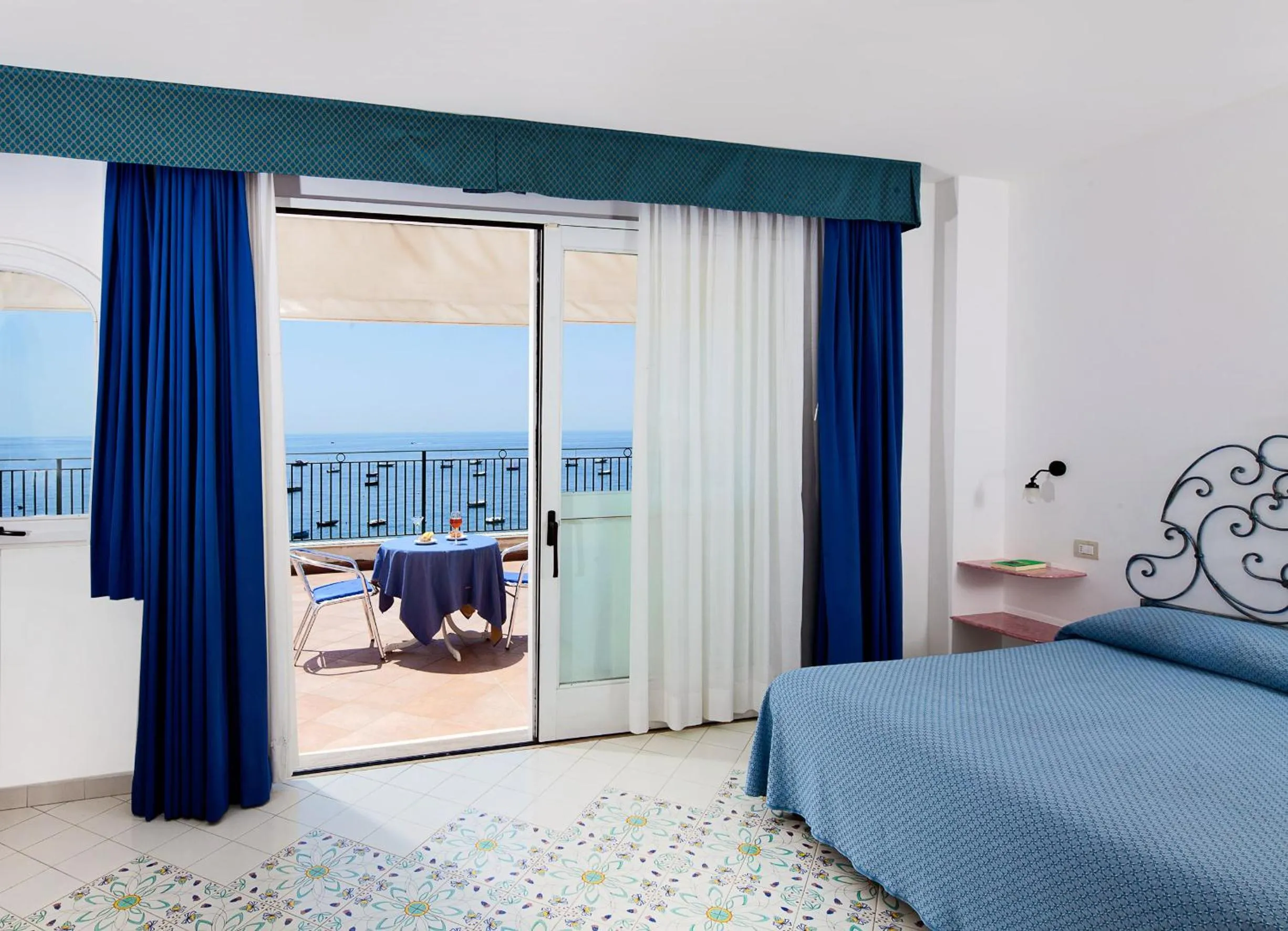 Superior Double Room with Sea View in Hotel Pupetto