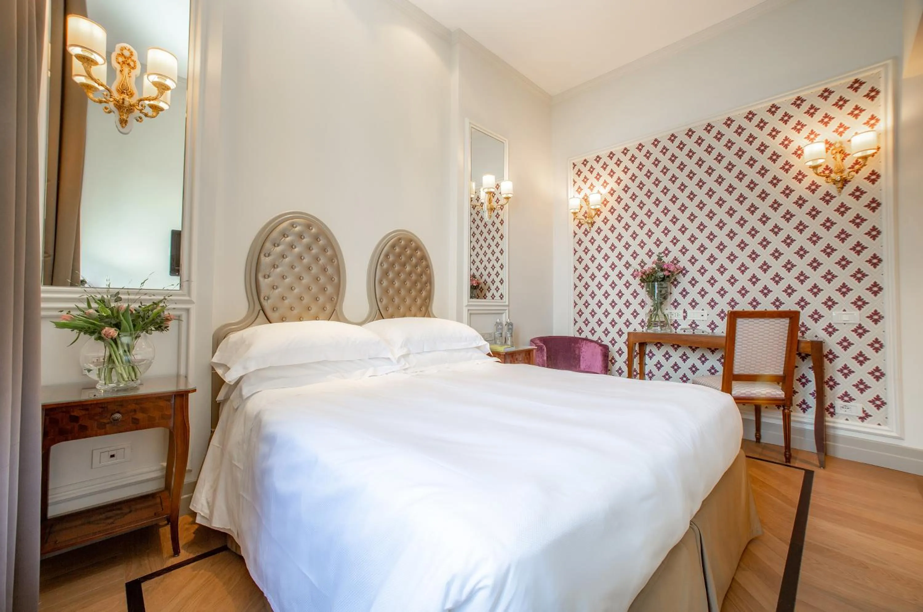 Classic Double or Twin Room with Lake View - single occupancy in Hotel Villa Flori