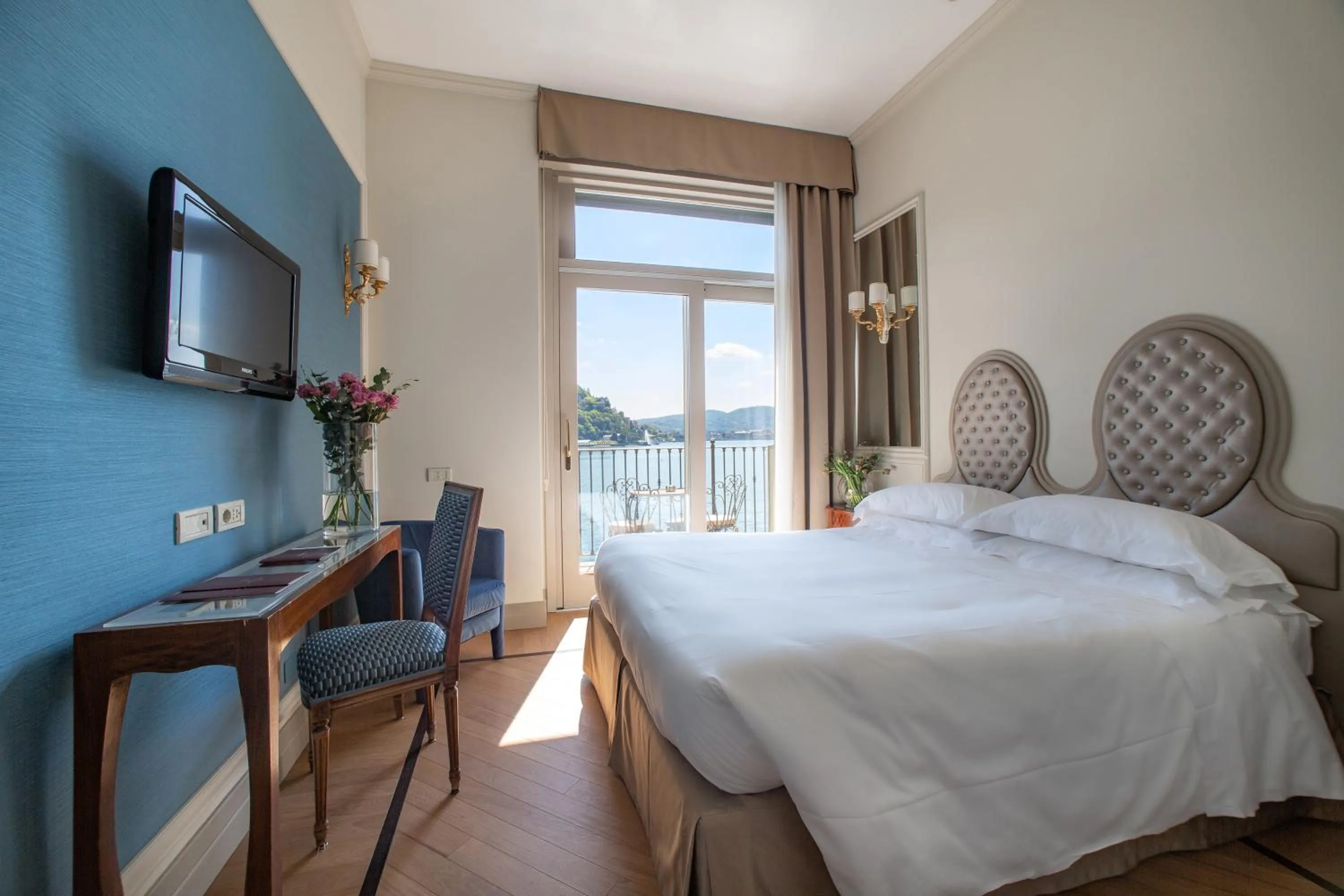 Superior Double or Twin Room with Lake View - single occupancy in Hotel Villa Flori