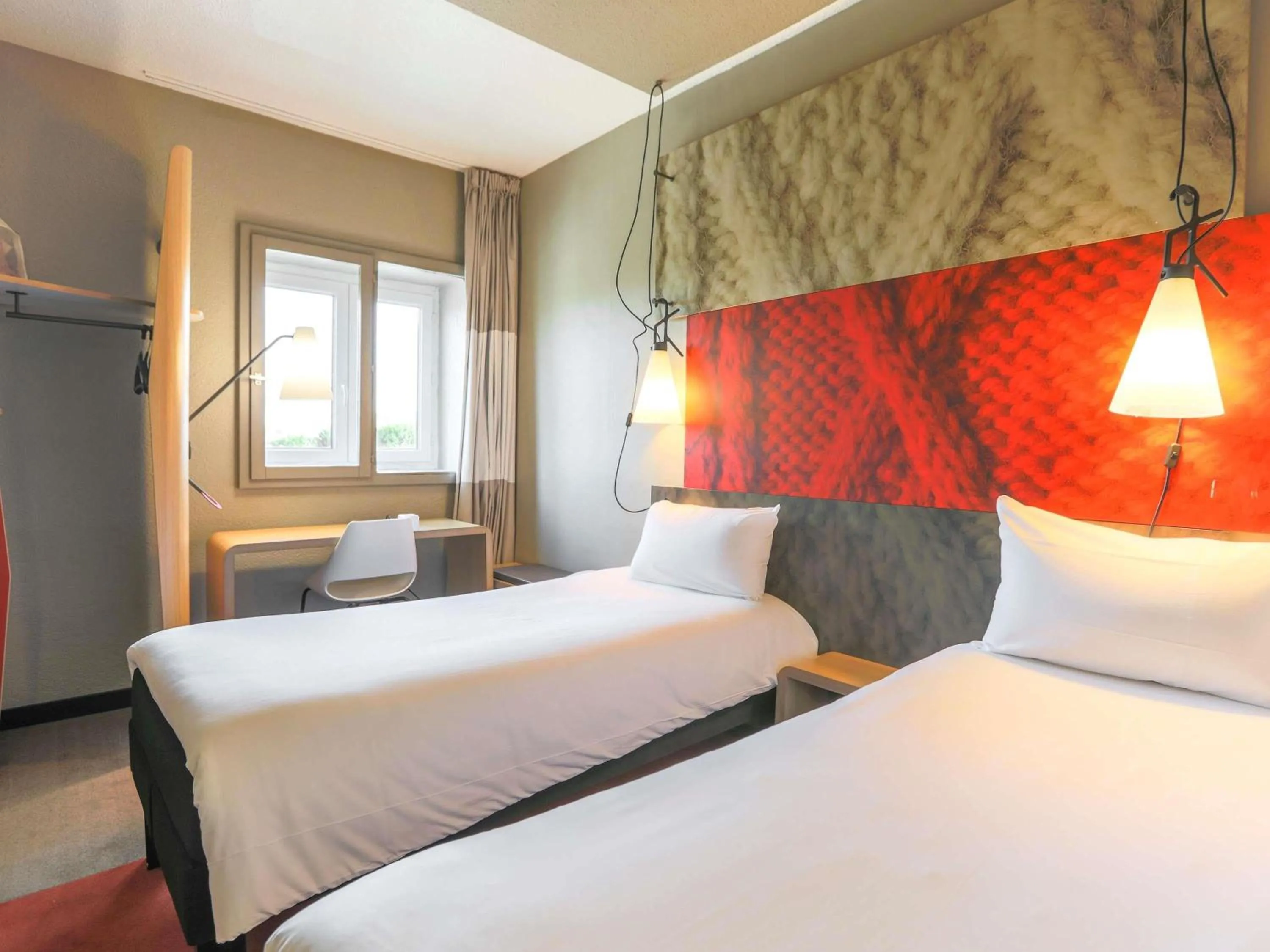 Standard Twin Room in Ibis Saint Étienne - La Terrasse