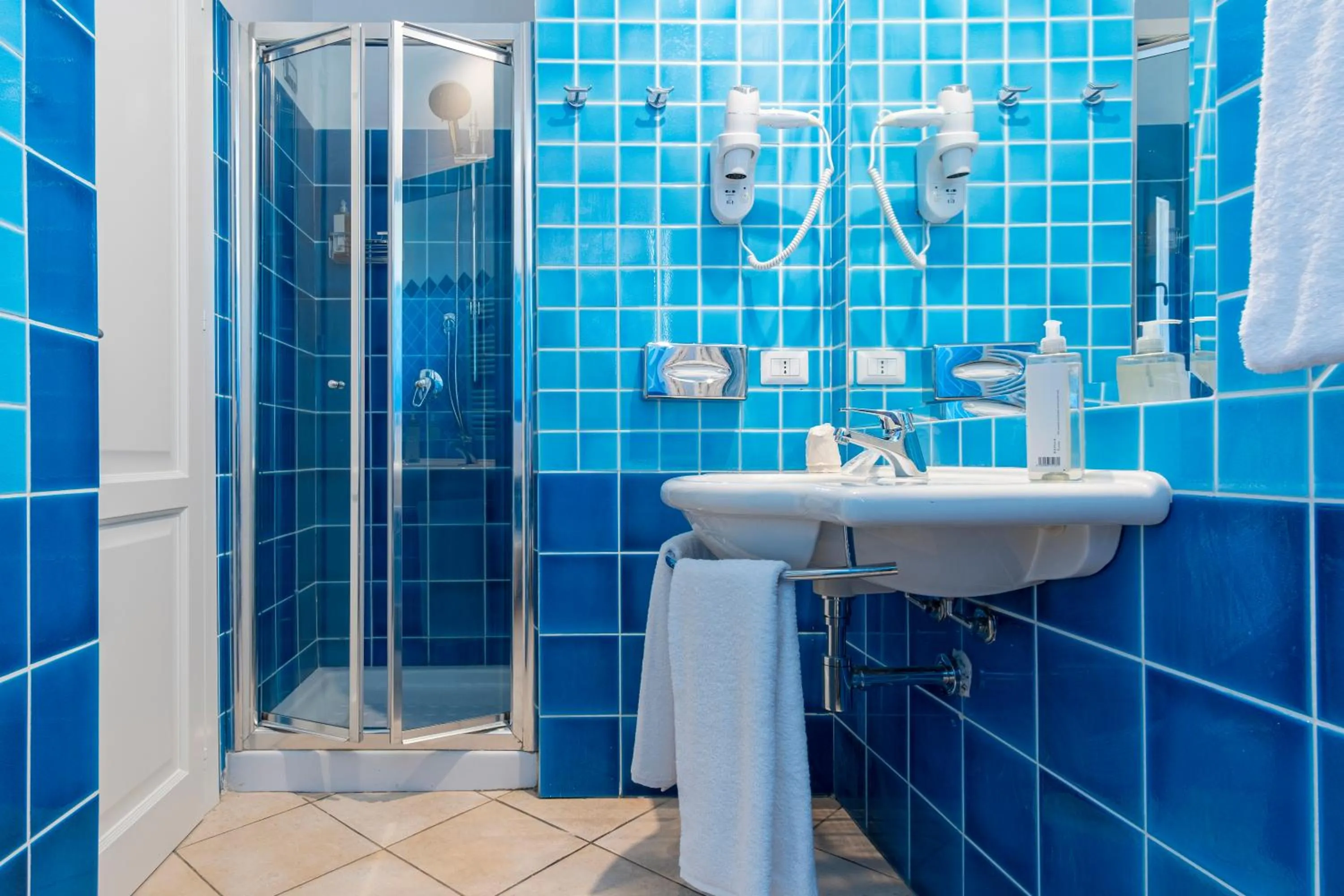 Comfort Quadruple Room in Best Western Hotel Blumarea