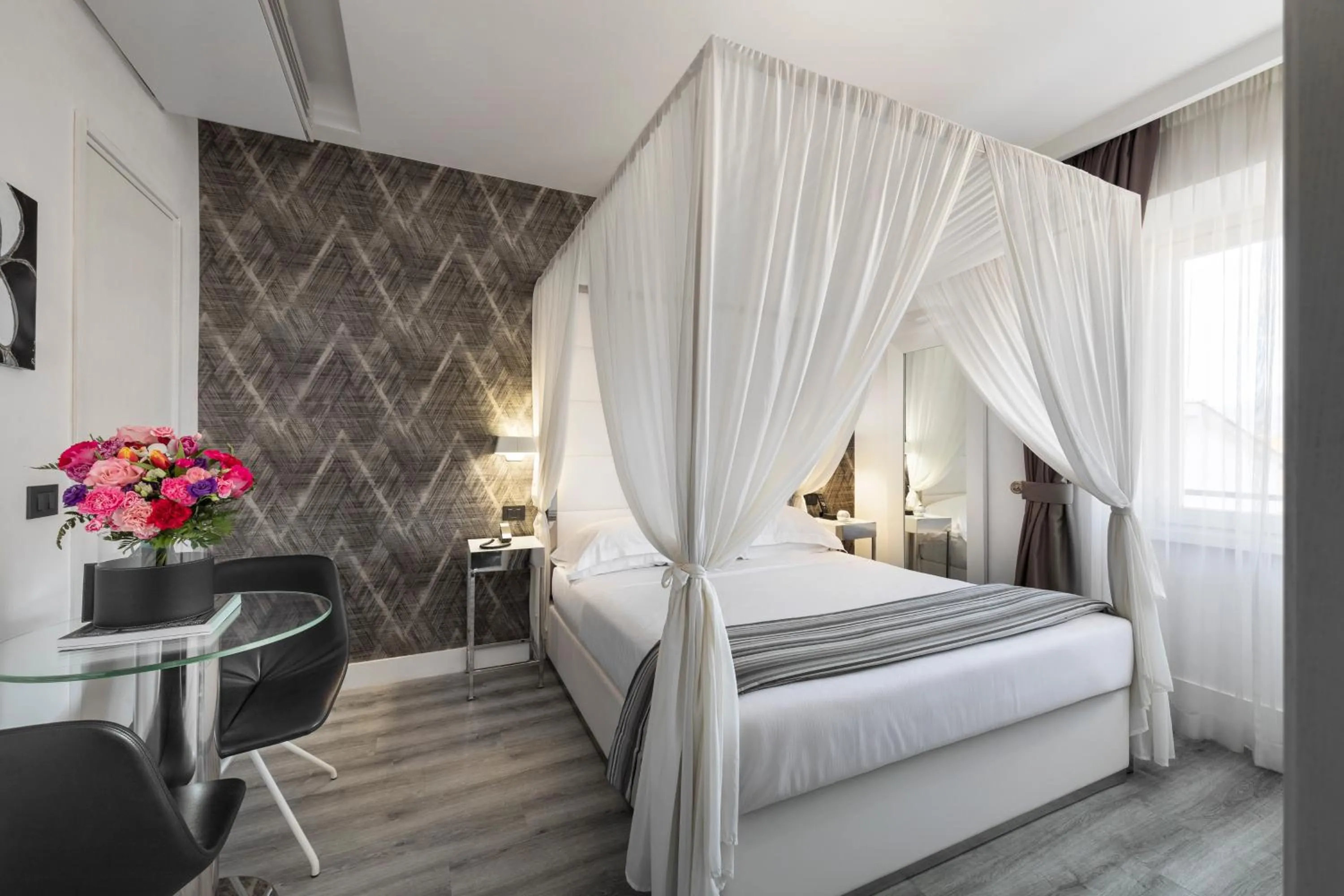 Deluxe Suite with Spa Access - Arno View in LHP Hotel River & SPA