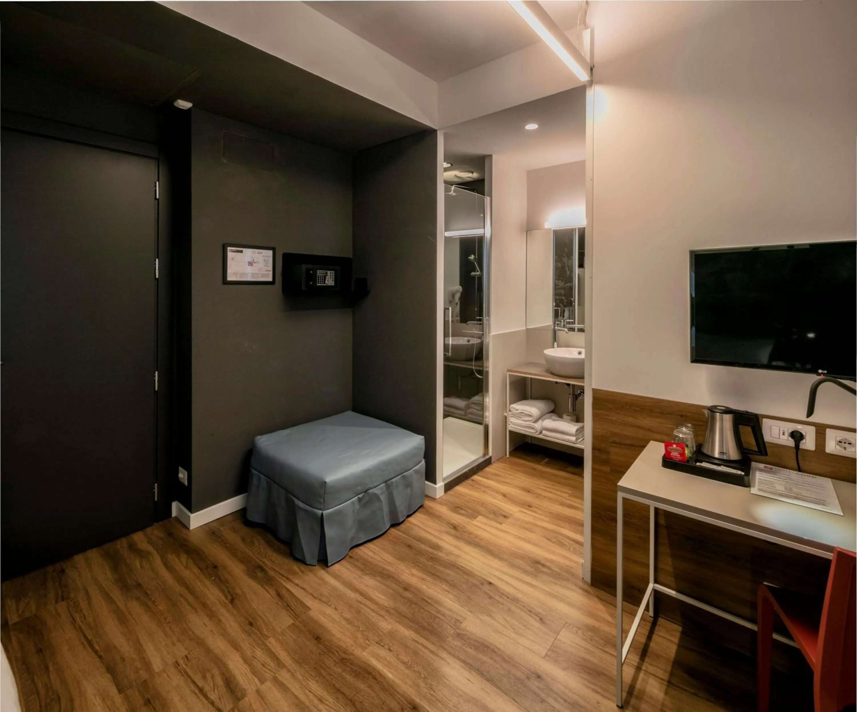 Superior King Room with Single Sofa Bed in Best Western Hotel Corsi