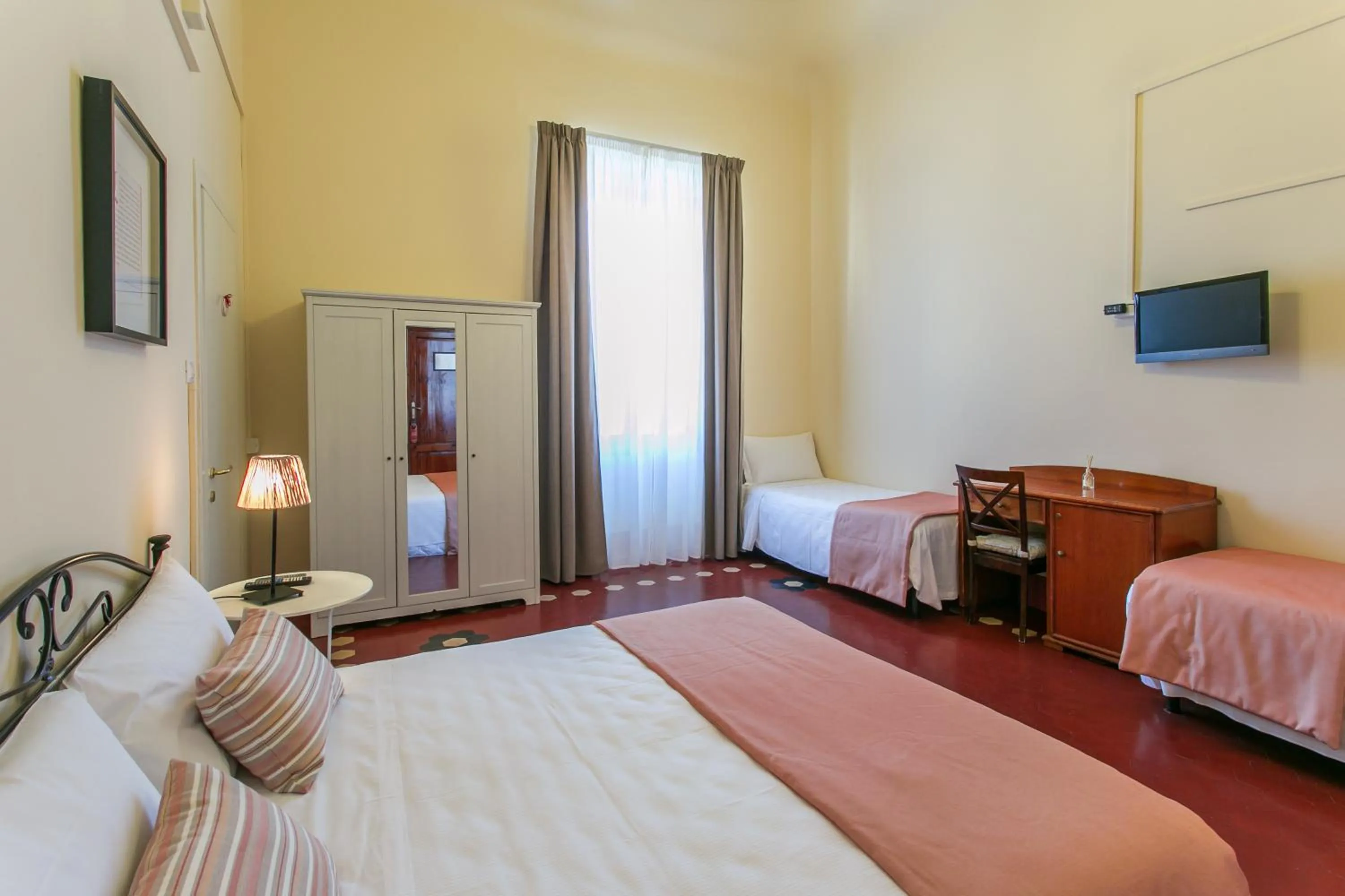 Comfort Quadruple Room in Hotel d'Azeglio Firenze