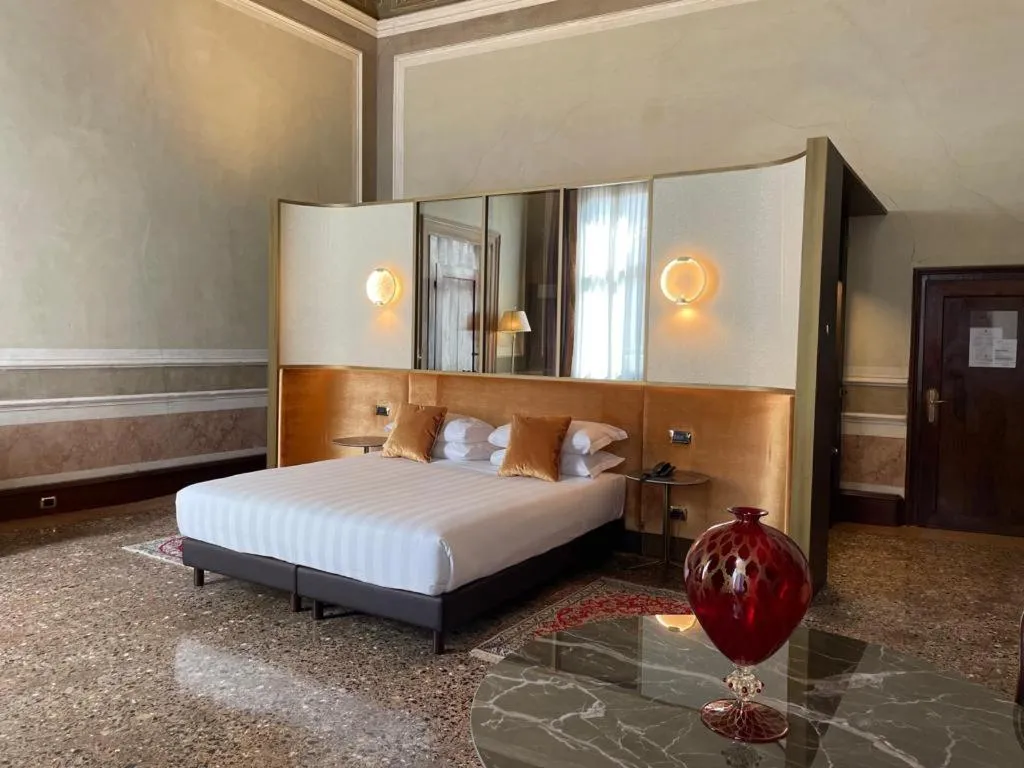 Suite with Canal View in Ca' Vendramin Zago