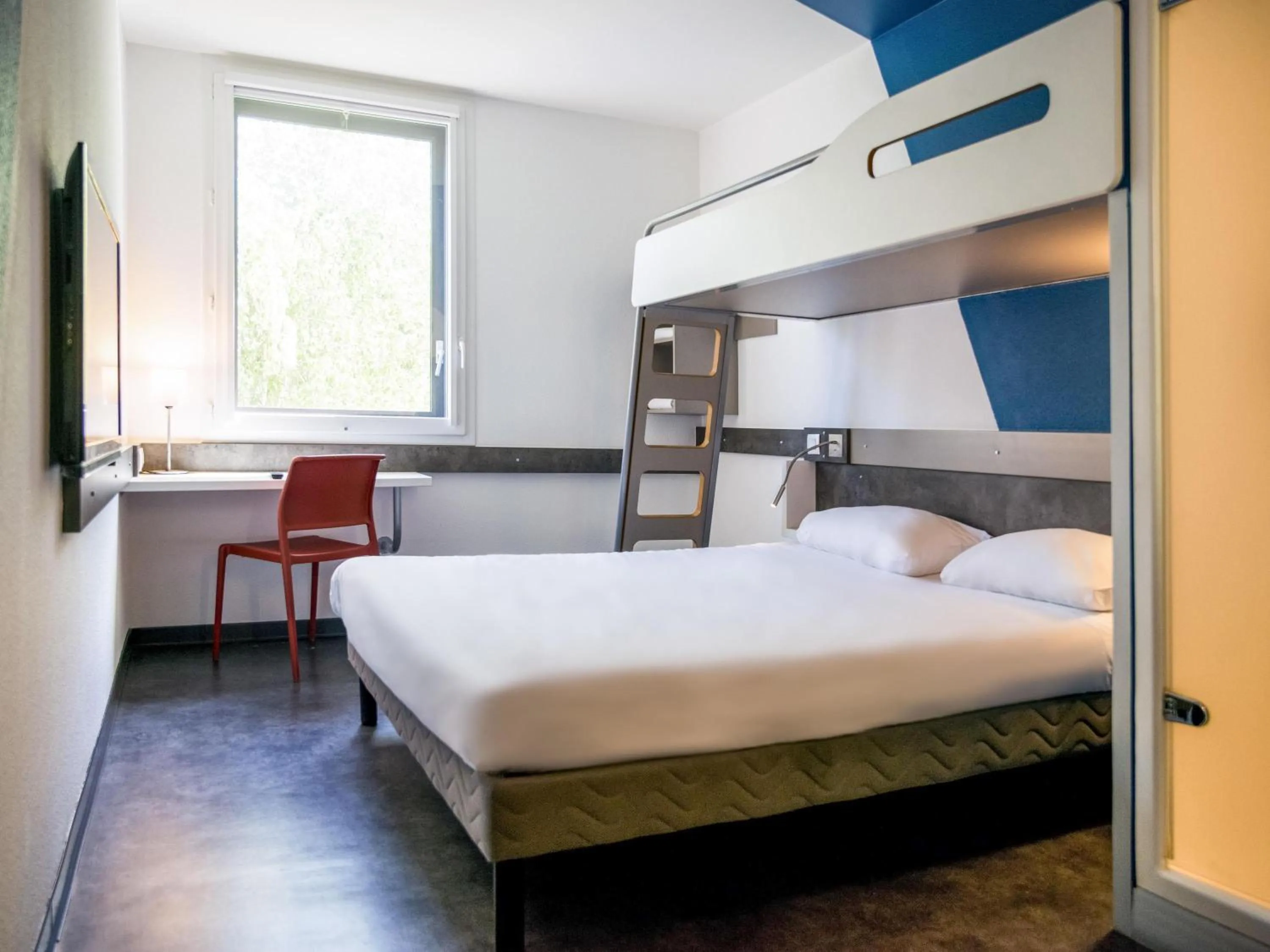 Triple Room in Ibis Budget Archamps Porte de Genève