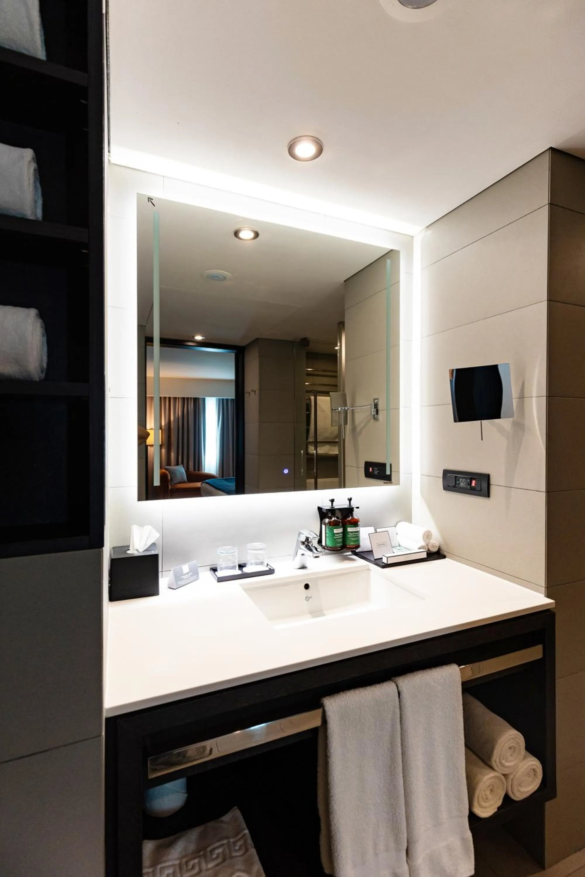 Two-Bedroom Suite with Two King Beds in Crowne Plaza Belgrade by IHG