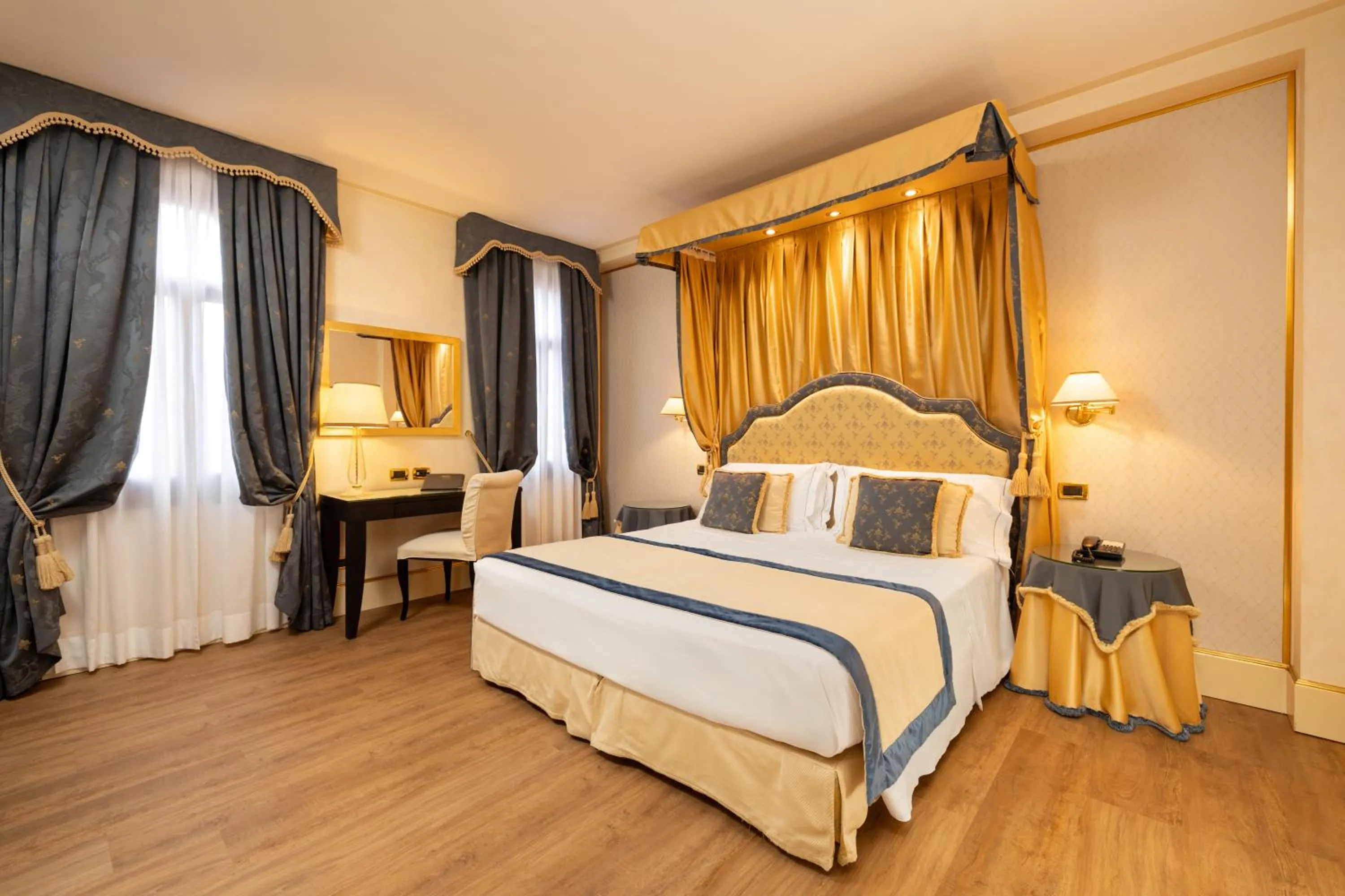 Deluxe Suite in Hotel A La Commedia