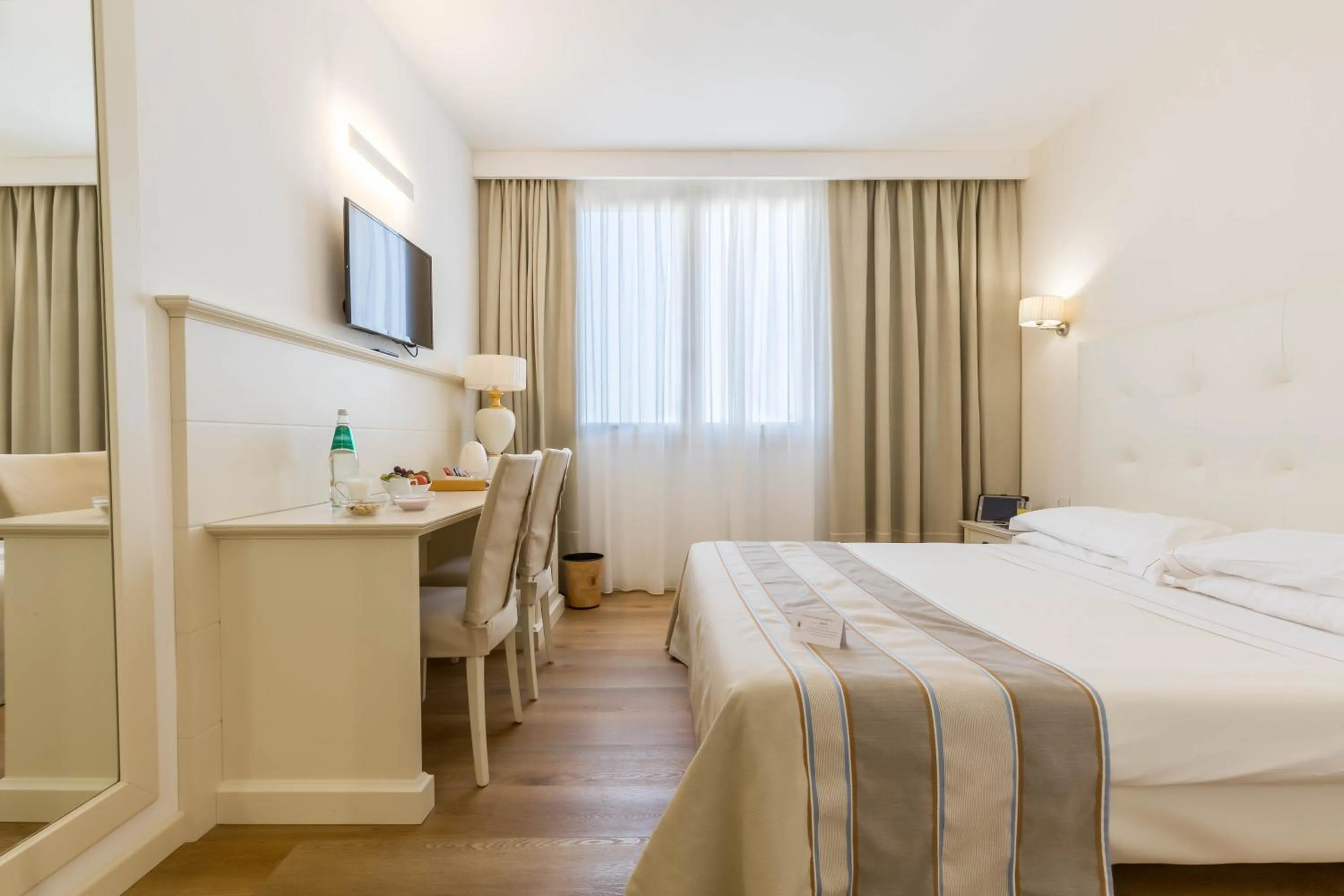 Double or Twin Room with Side Sea View - single occupancy in Hotel Catalunya