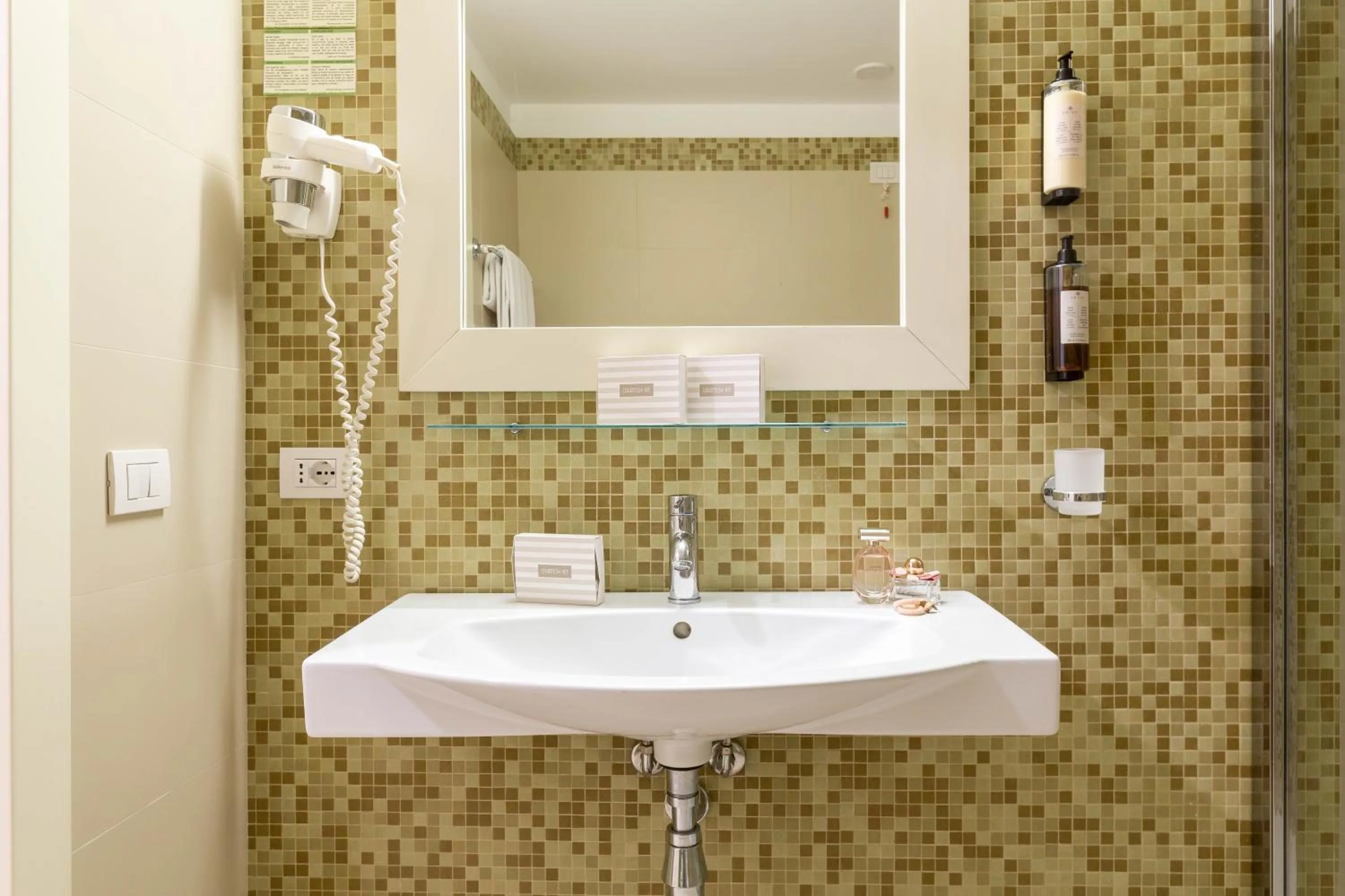 Double Room with Balcony - single occupancy in Hotel Catalunya