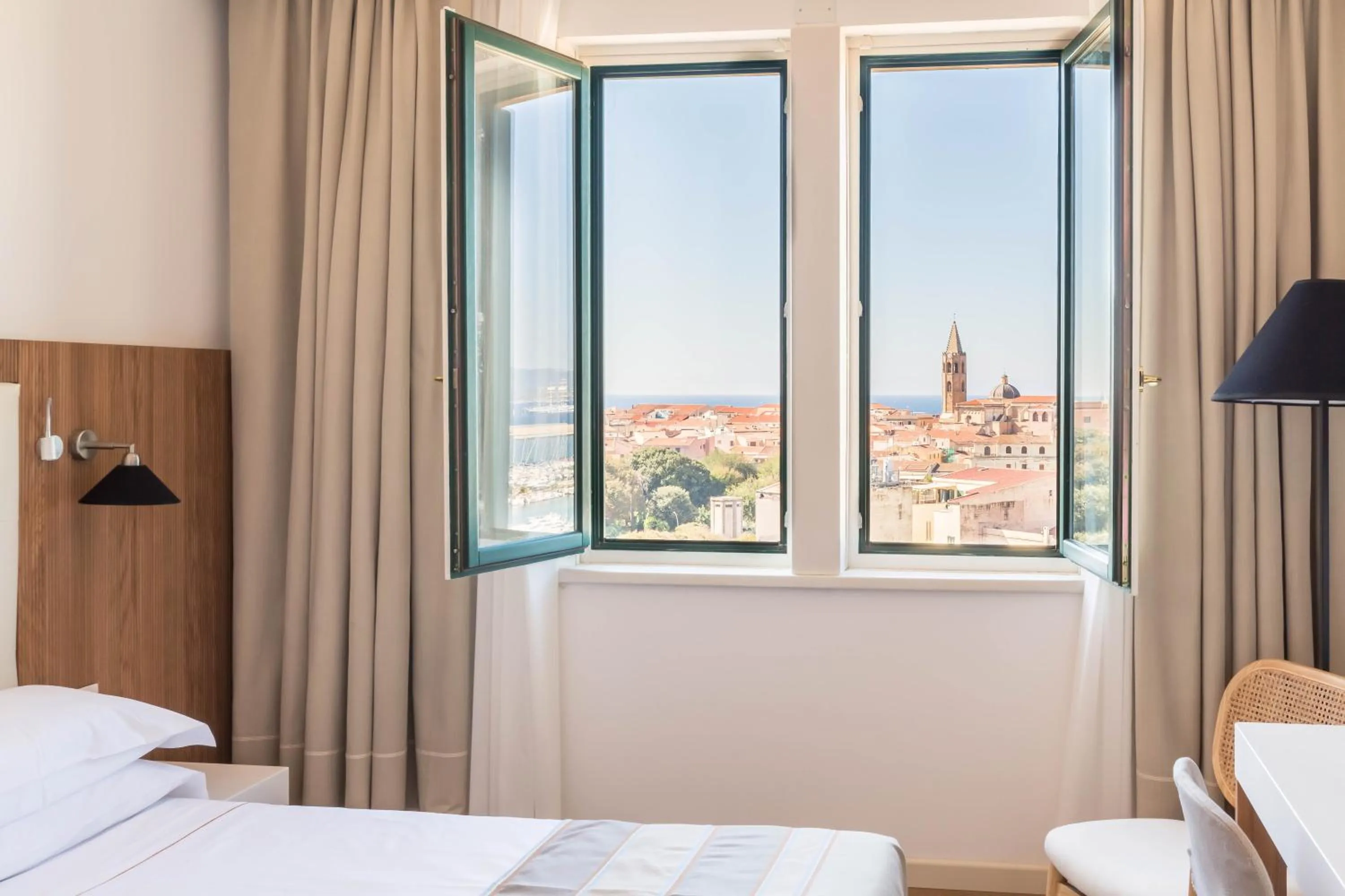 Superior Double or Twin Room with Sea View in Hotel Catalunya