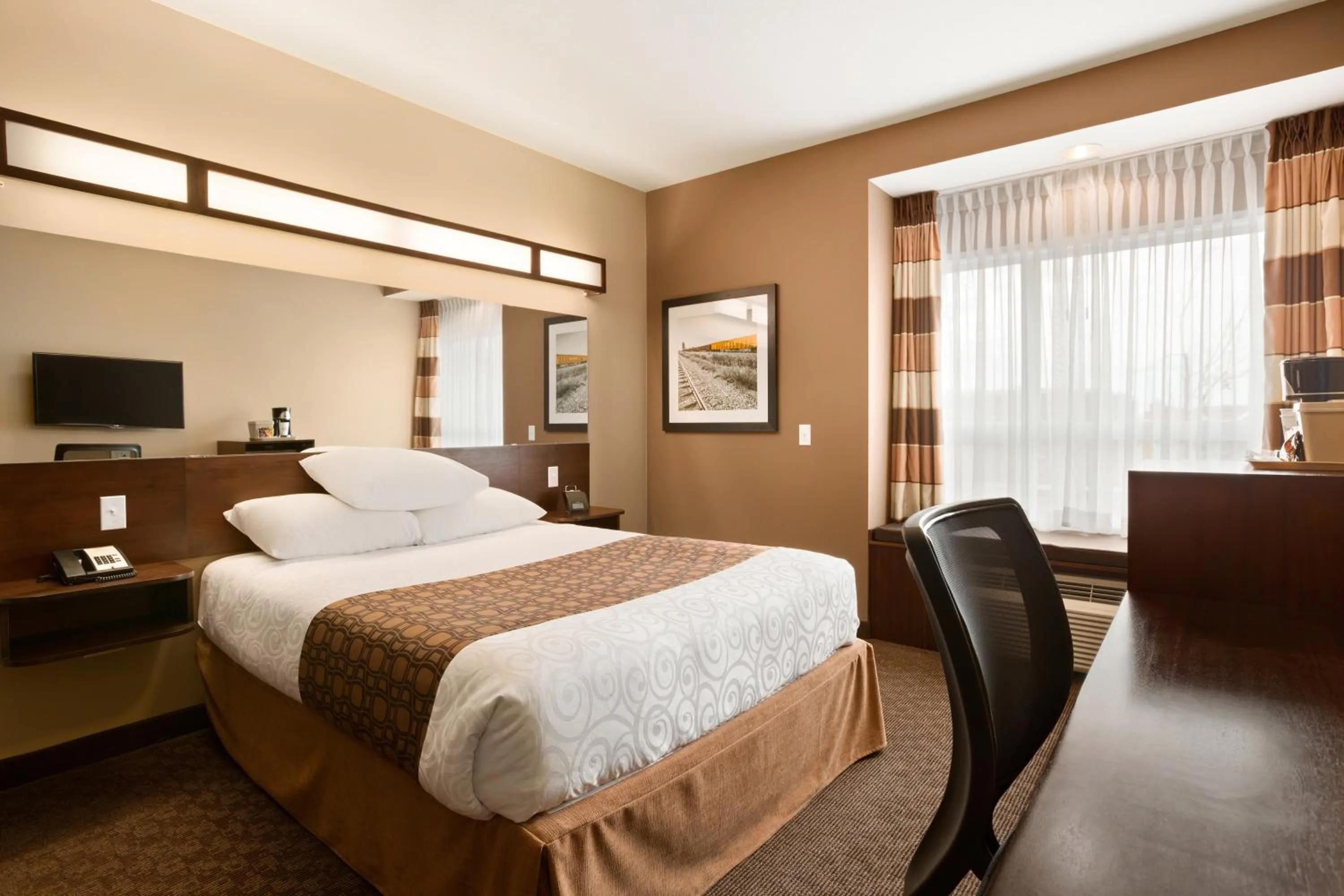 Queen Room - Non-Smoking in Microtel Inn & Suites by Wyndham Blackfalds