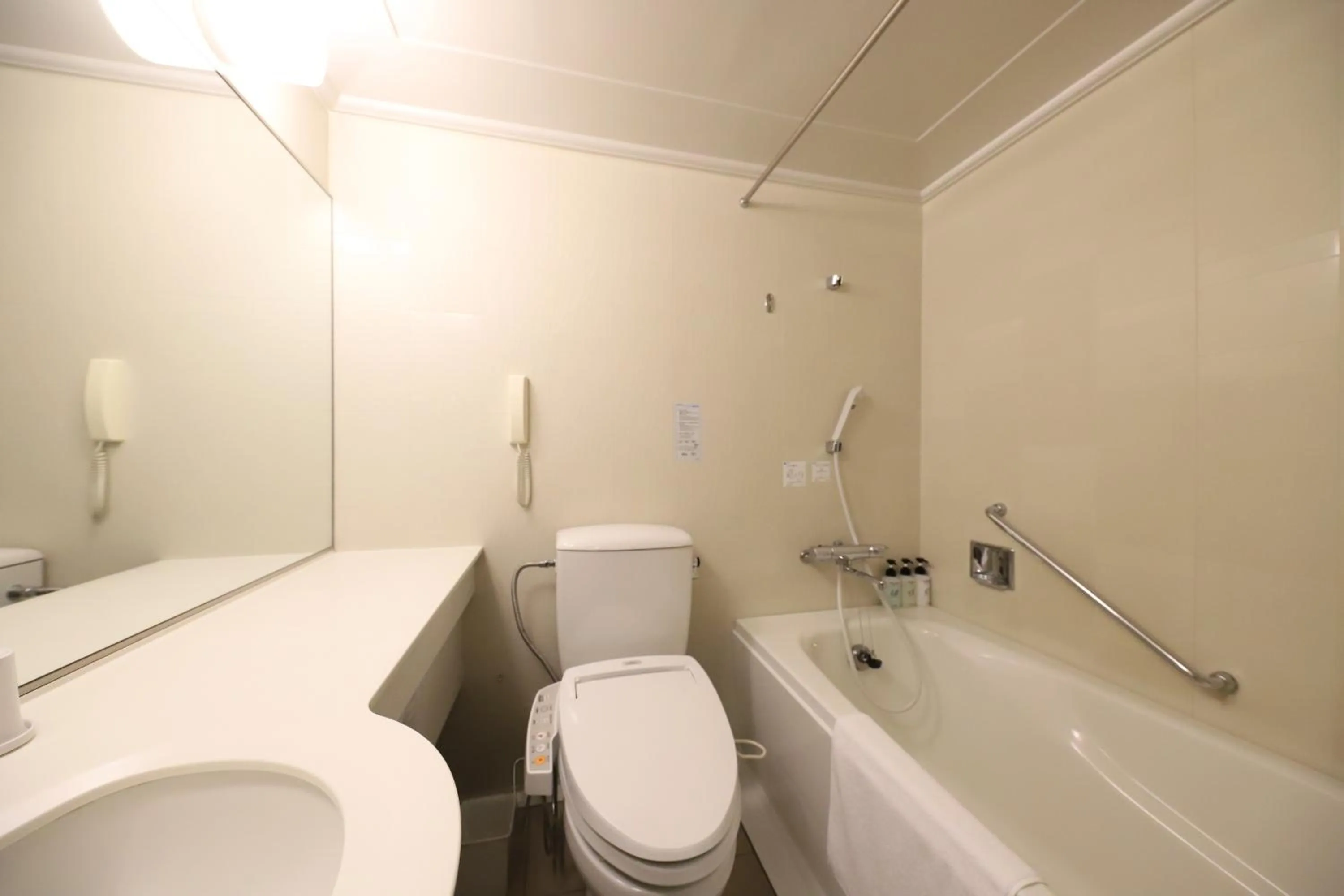 Standard Twin Room - Smoking in Smile Hotel Osaka Yotsubashi