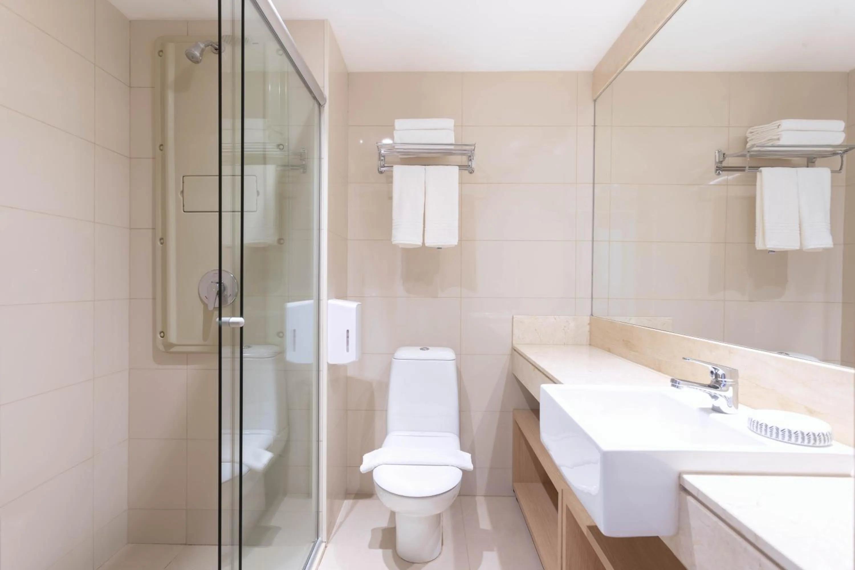 1 Queen Bed, Premium Room, Non-Smoking - single occupancy in Ramada by Wyndham Brasilia Alvorada