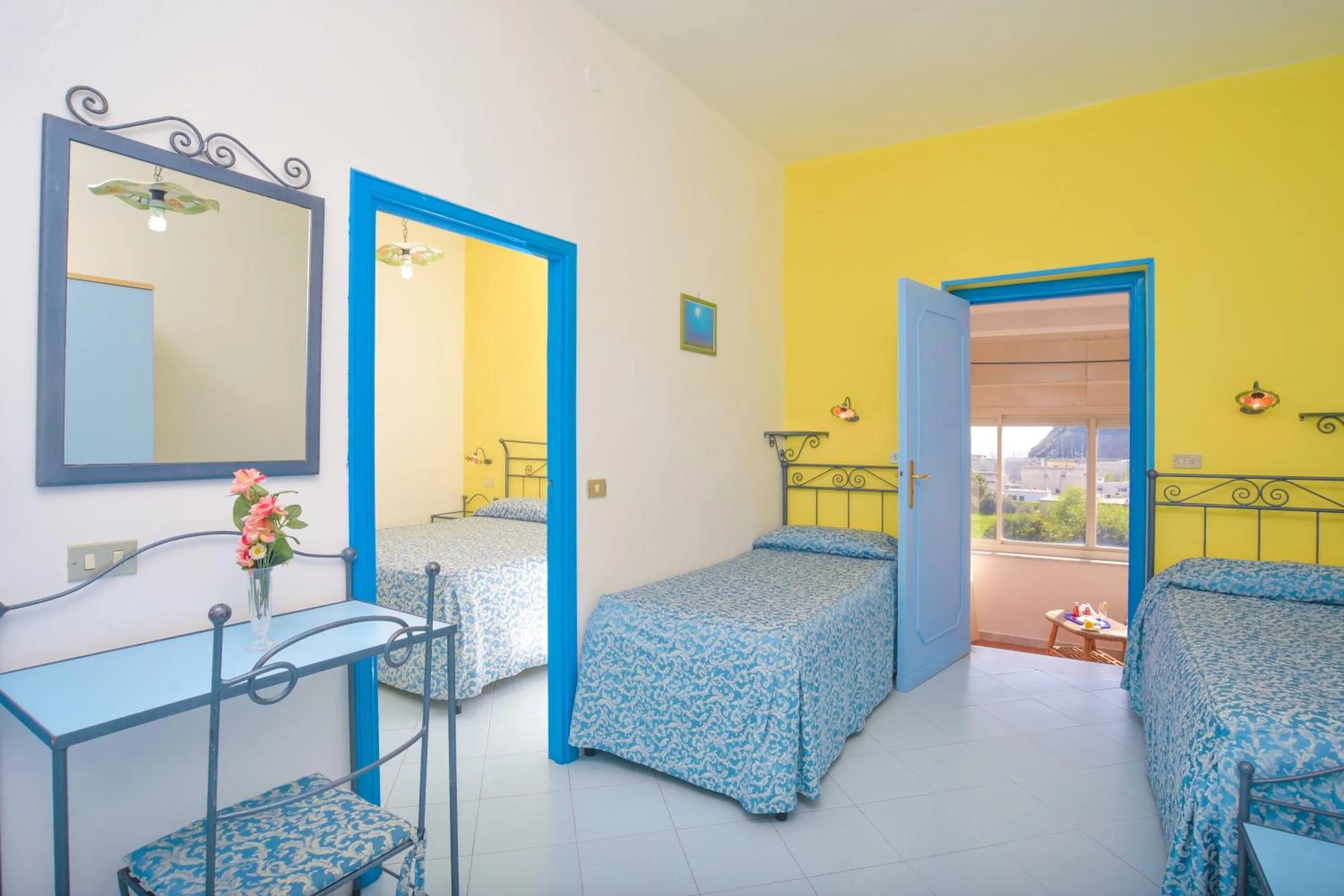 Quadruple Room with Sea View in Hotel Celeste