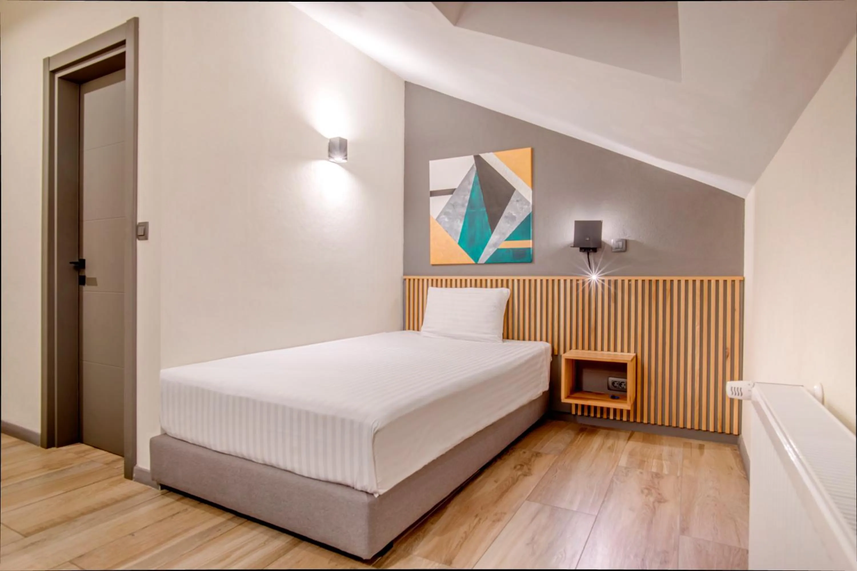 Attic Single Room in Hotel Forty One