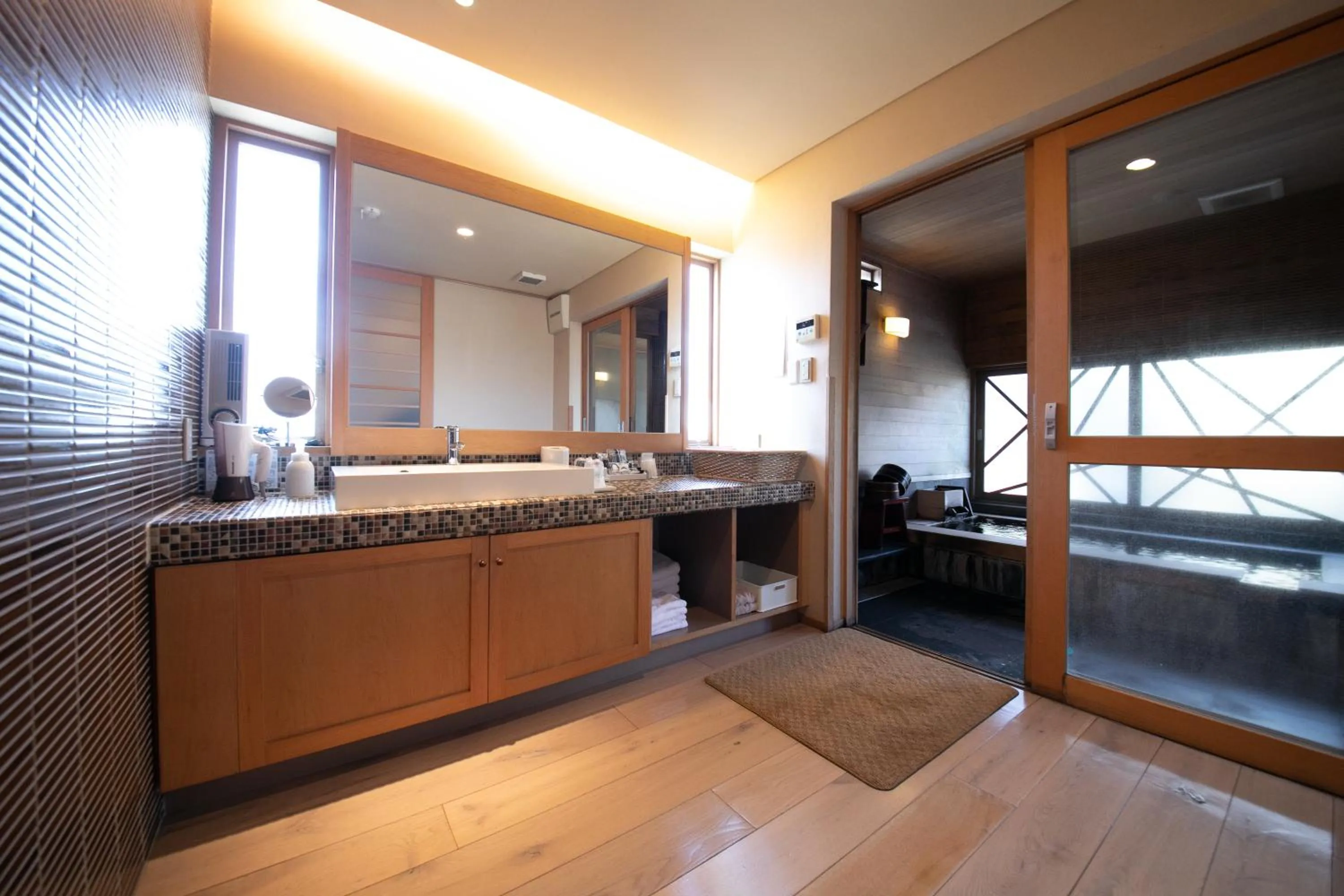 Deluxe Room with Tatami Area with Semi-Open Air Bath and Indoor Bath - single occupancy - Karin - in Yufuin Bettei Itsuki