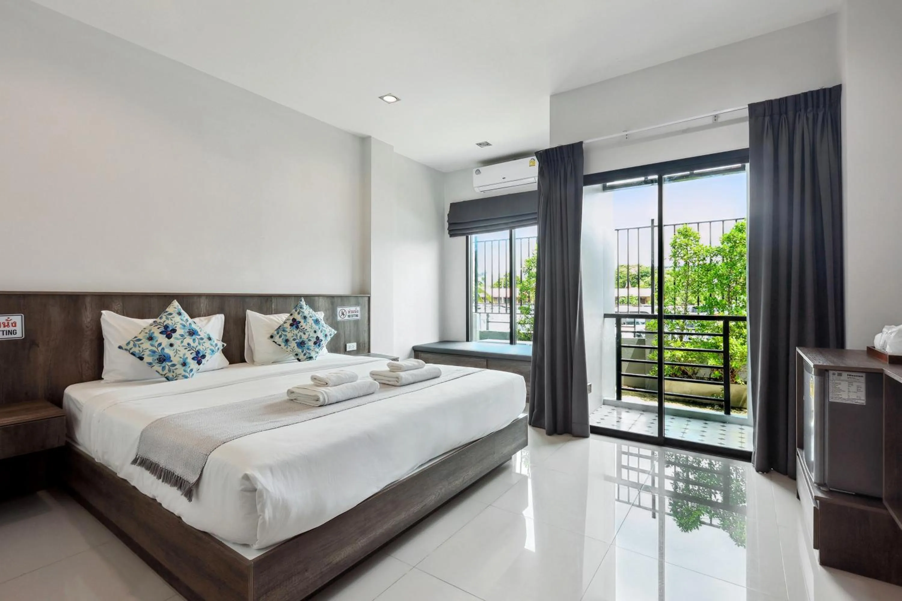 Double Room with Balcony in De Piraya residence