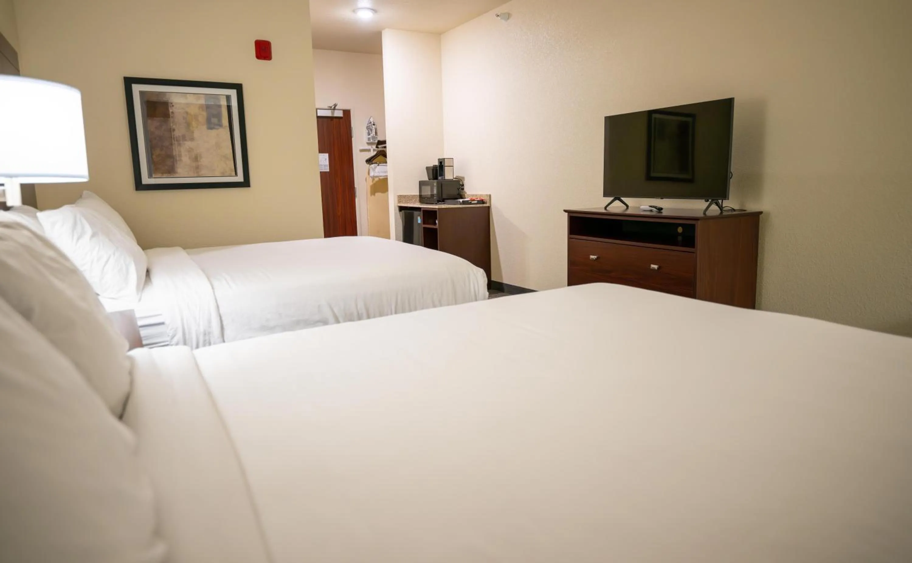 Queen Room - Disability Access in Cobblestone Hotel & Suites - Lamar