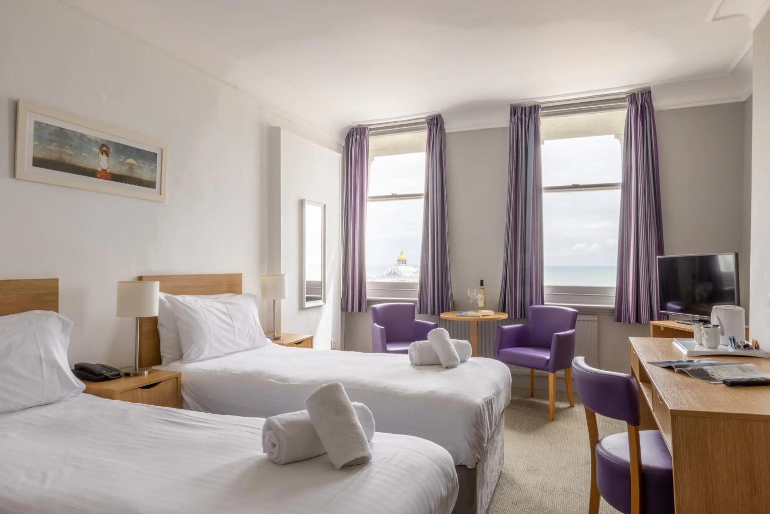 Standard Twin Room with Sea View in The Burlington Hotel