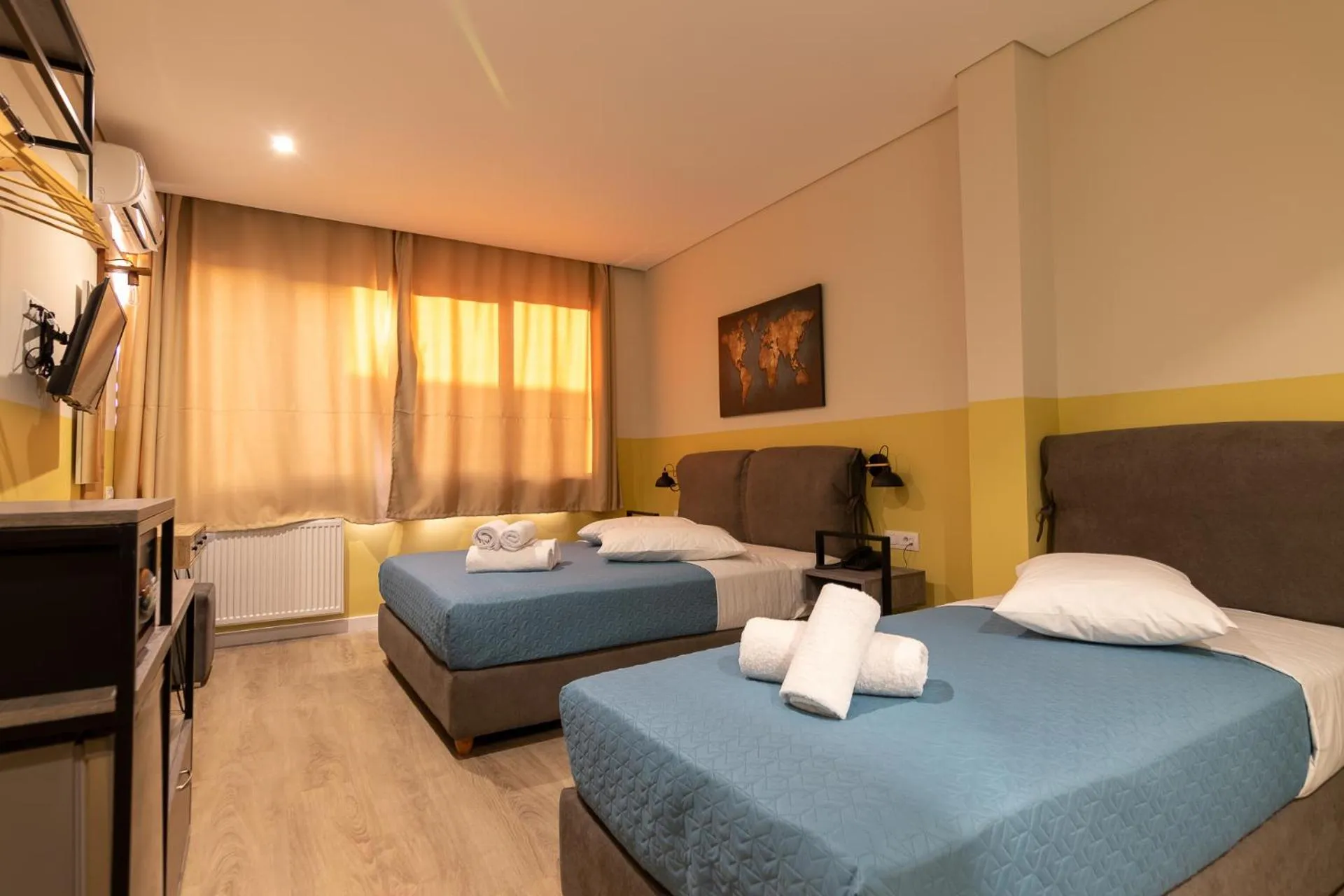 Comfort Triple Room with Shower in Dunlin Hotel