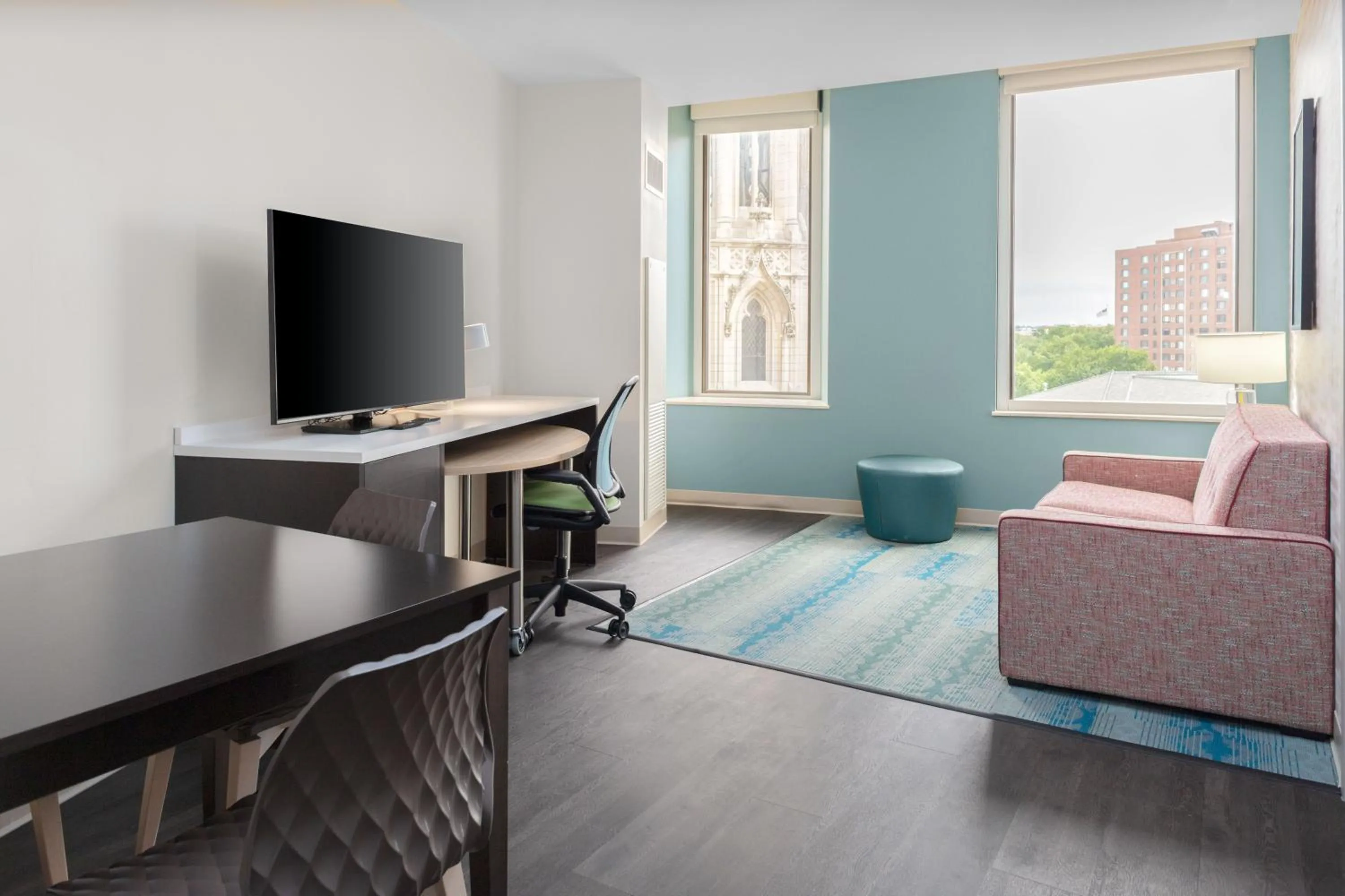 Queen Suite with Roll-In Shower - Mobility and Hearing Access/Non-Smoking in Home2 Suites By Hilton St Louis Downtown