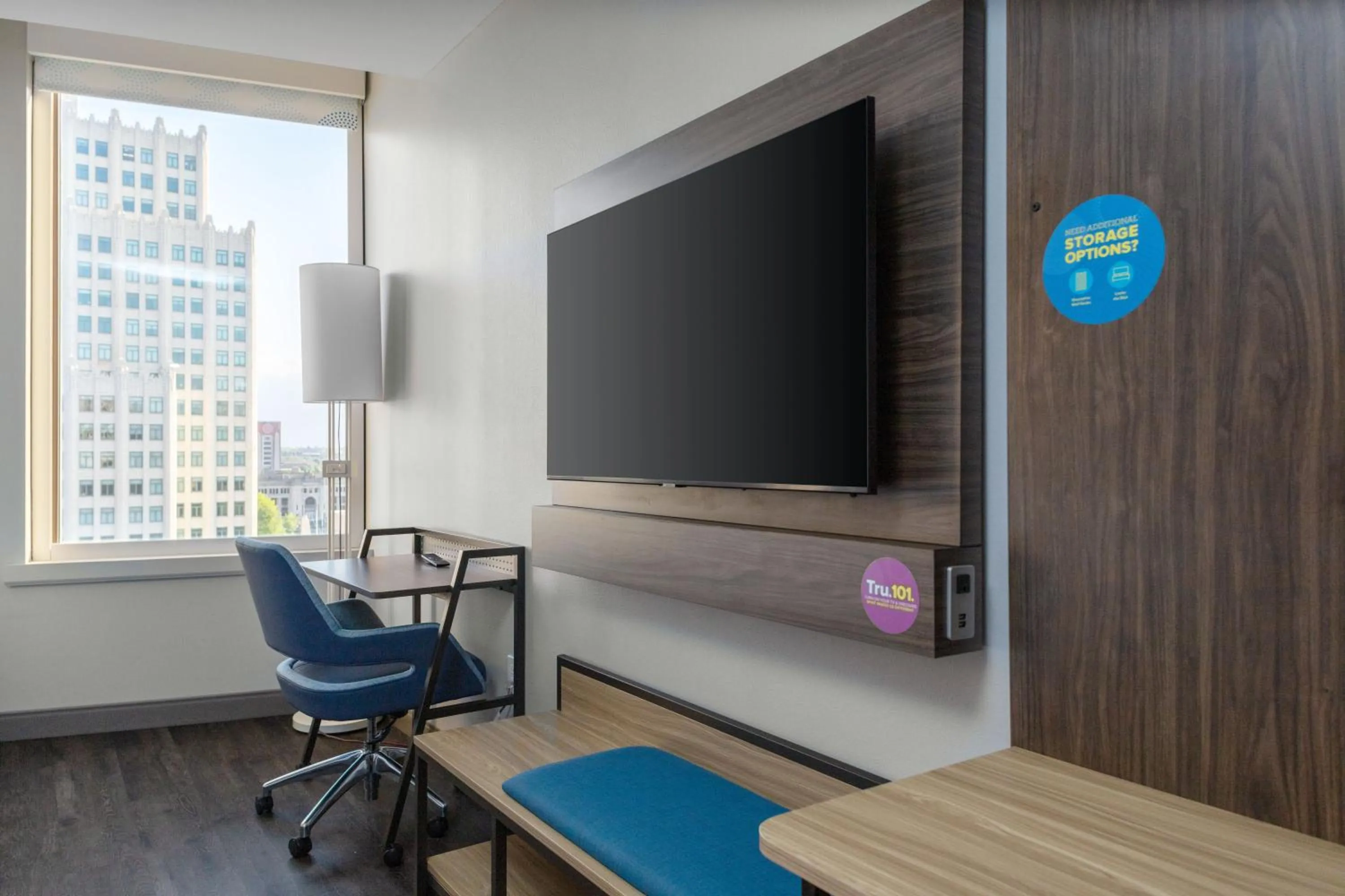 King Room with Walk-In Shower in Tru By Hilton St Louis Downtown Mo