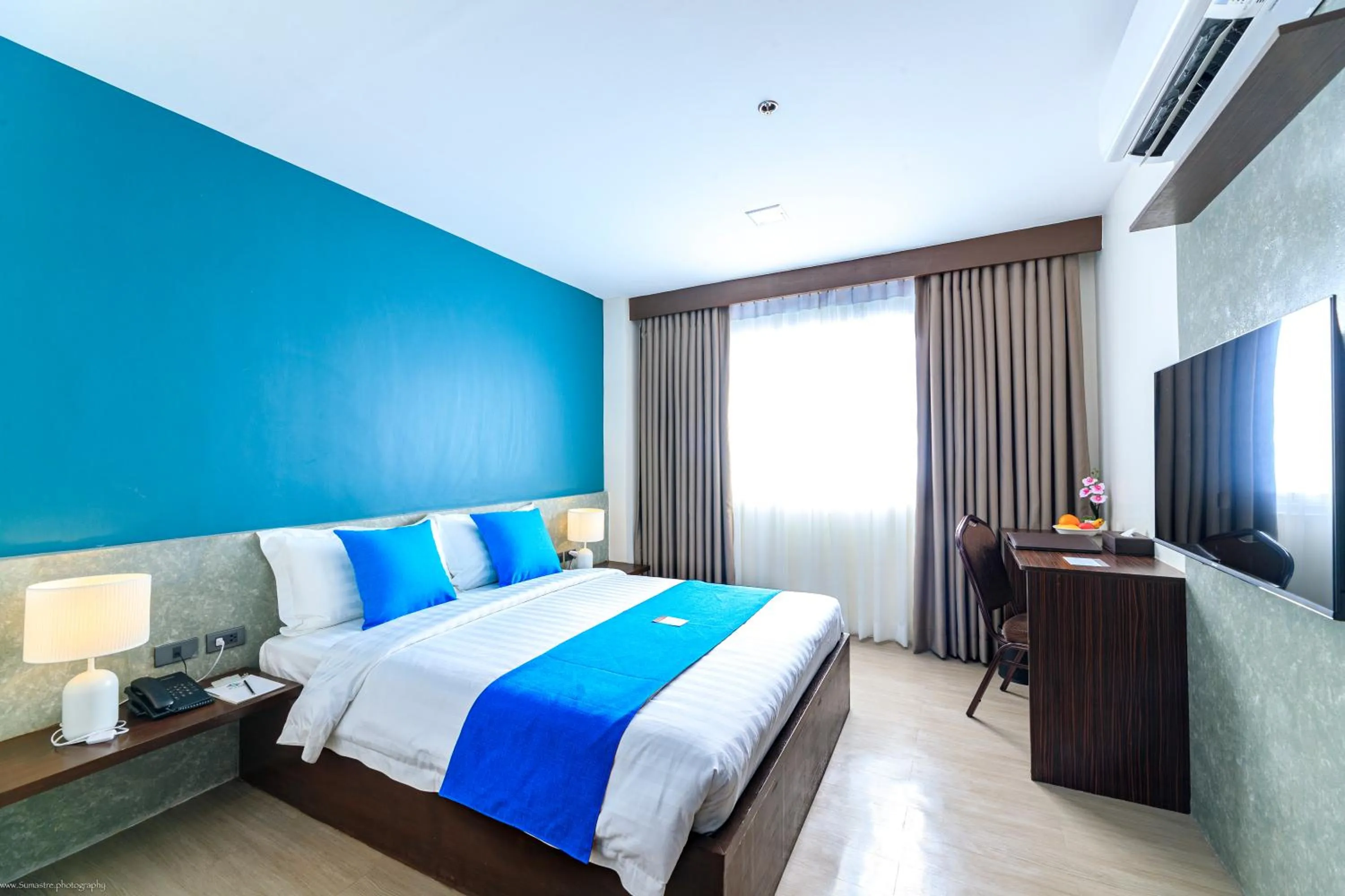 Deluxe Queen Room in Fynn Boutique Hotel
