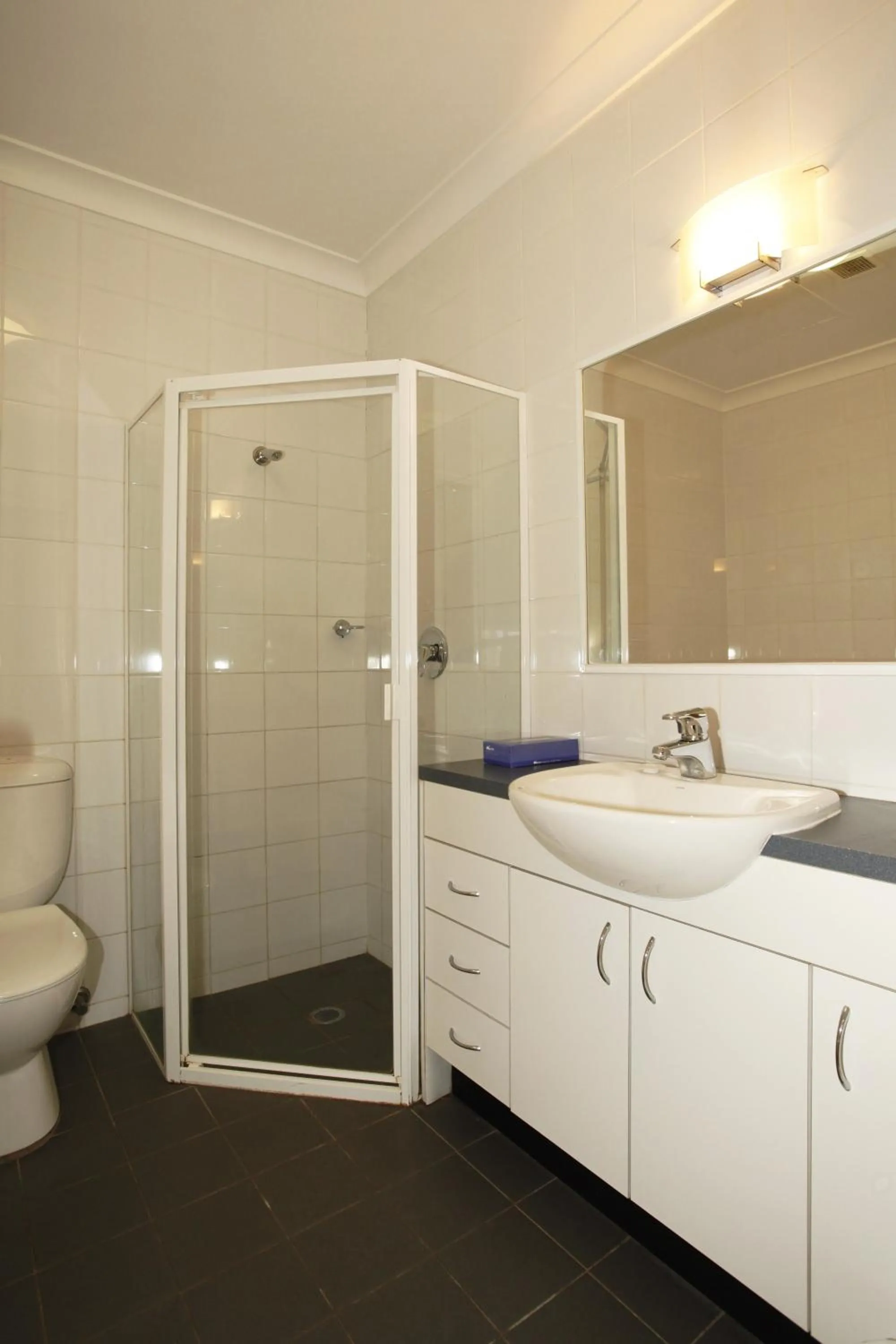 Two-Bedroom Apartment in Maclin Lodge Motel