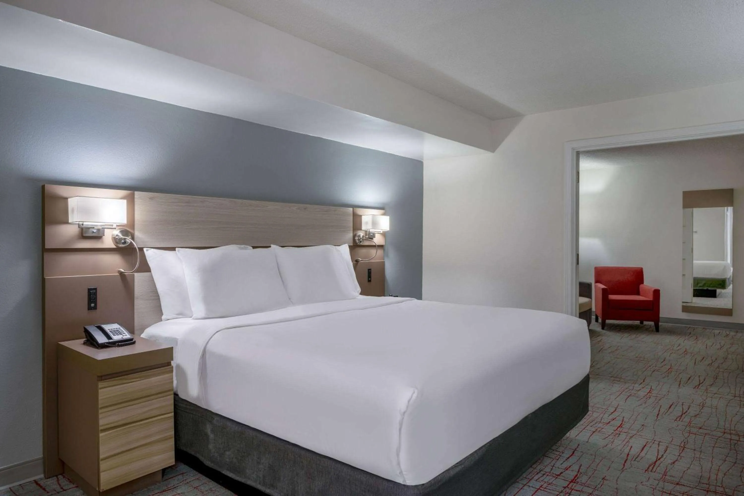 King Presidential Suite, Non - Smoking in Wyndham Garden Columbia-Ft Jackson