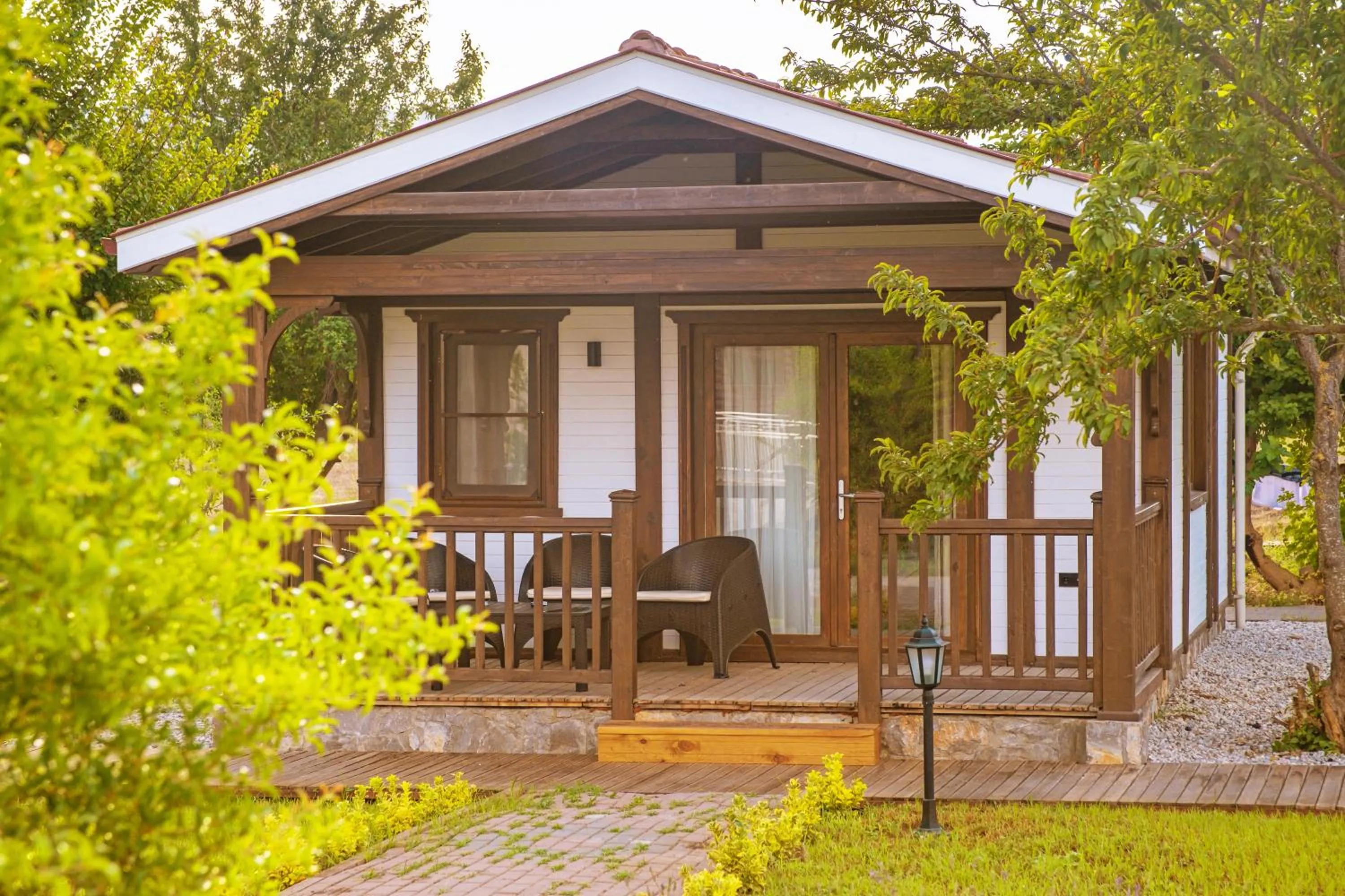 Bungalow with Patio in Enso Inn