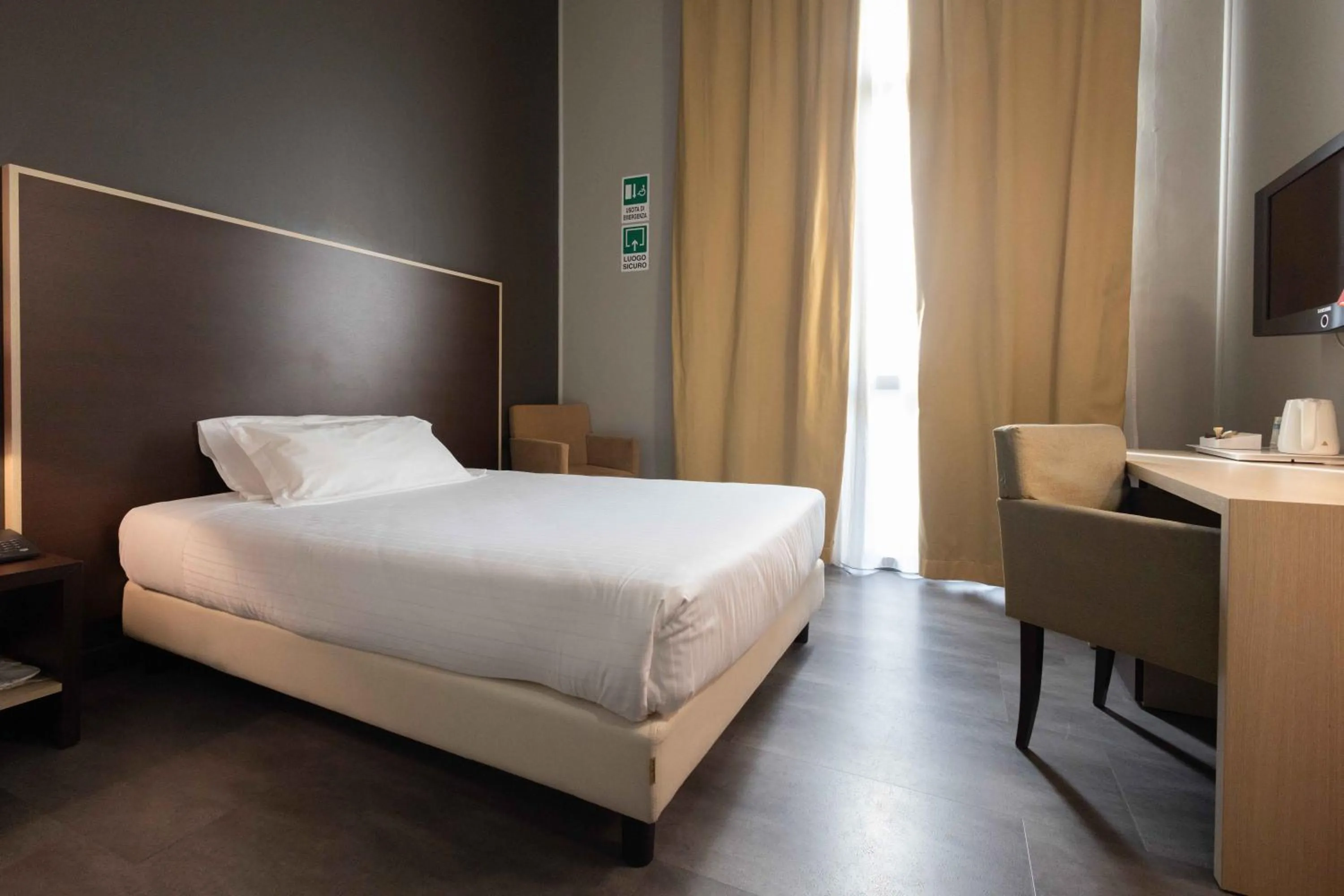 Basic Single Room in Art Hotel Olympic