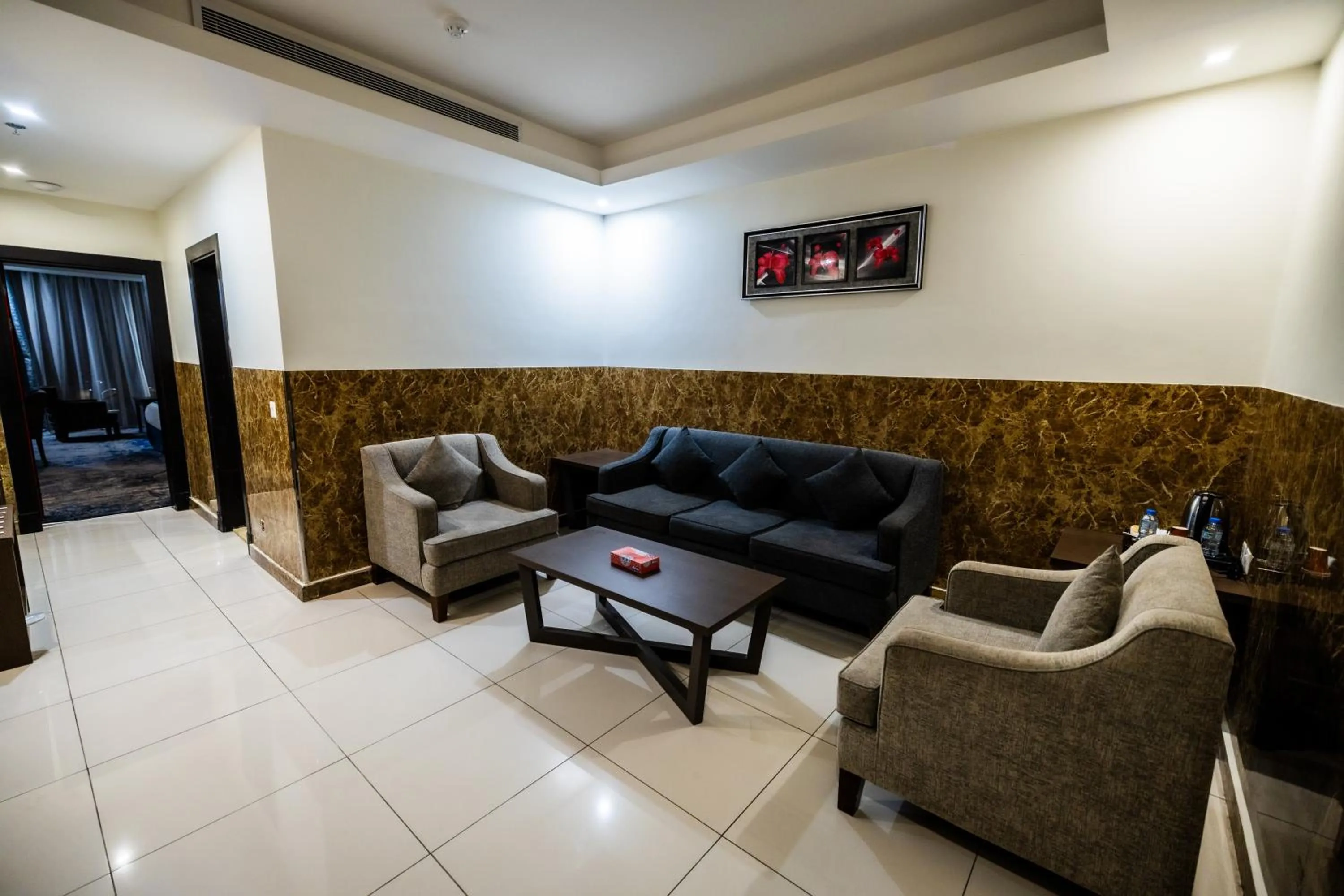 Deluxe Twin Room in Mora Hotel By Pioneer