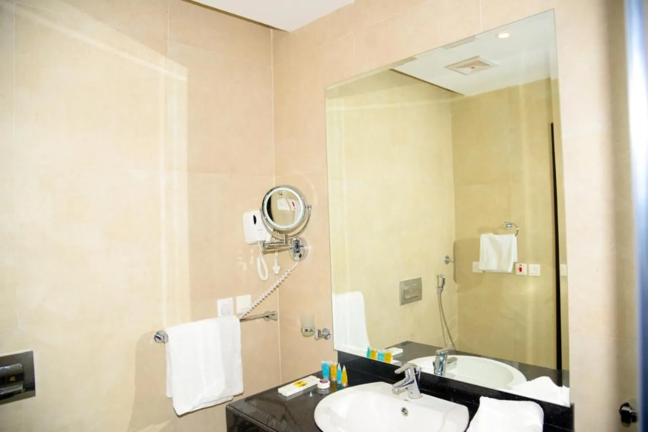 Deluxe Twin Room in Mora Hotel By Pioneer