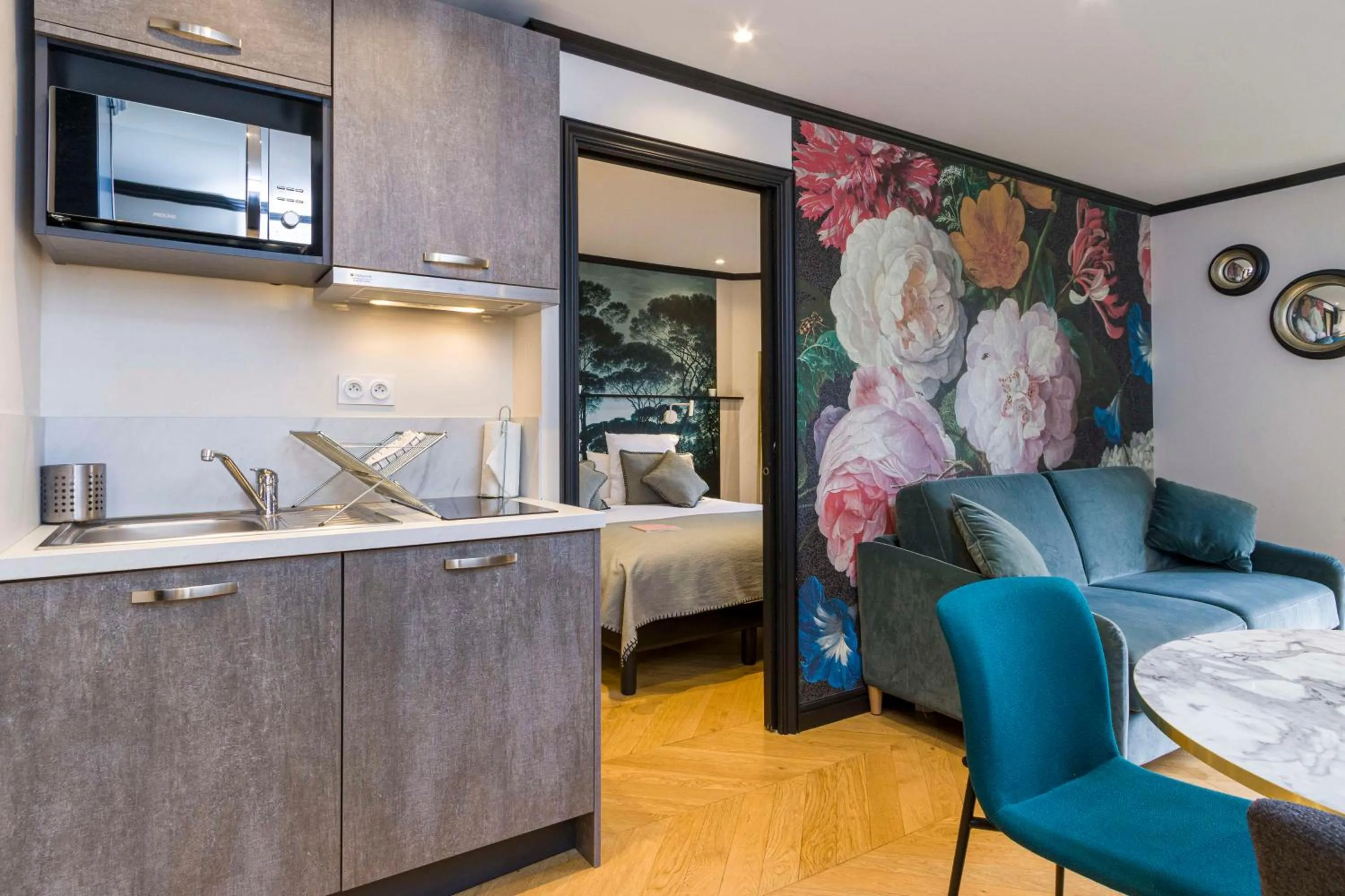 Apartment - Queen Bed in Best Western Les Bains Hotel et SPA