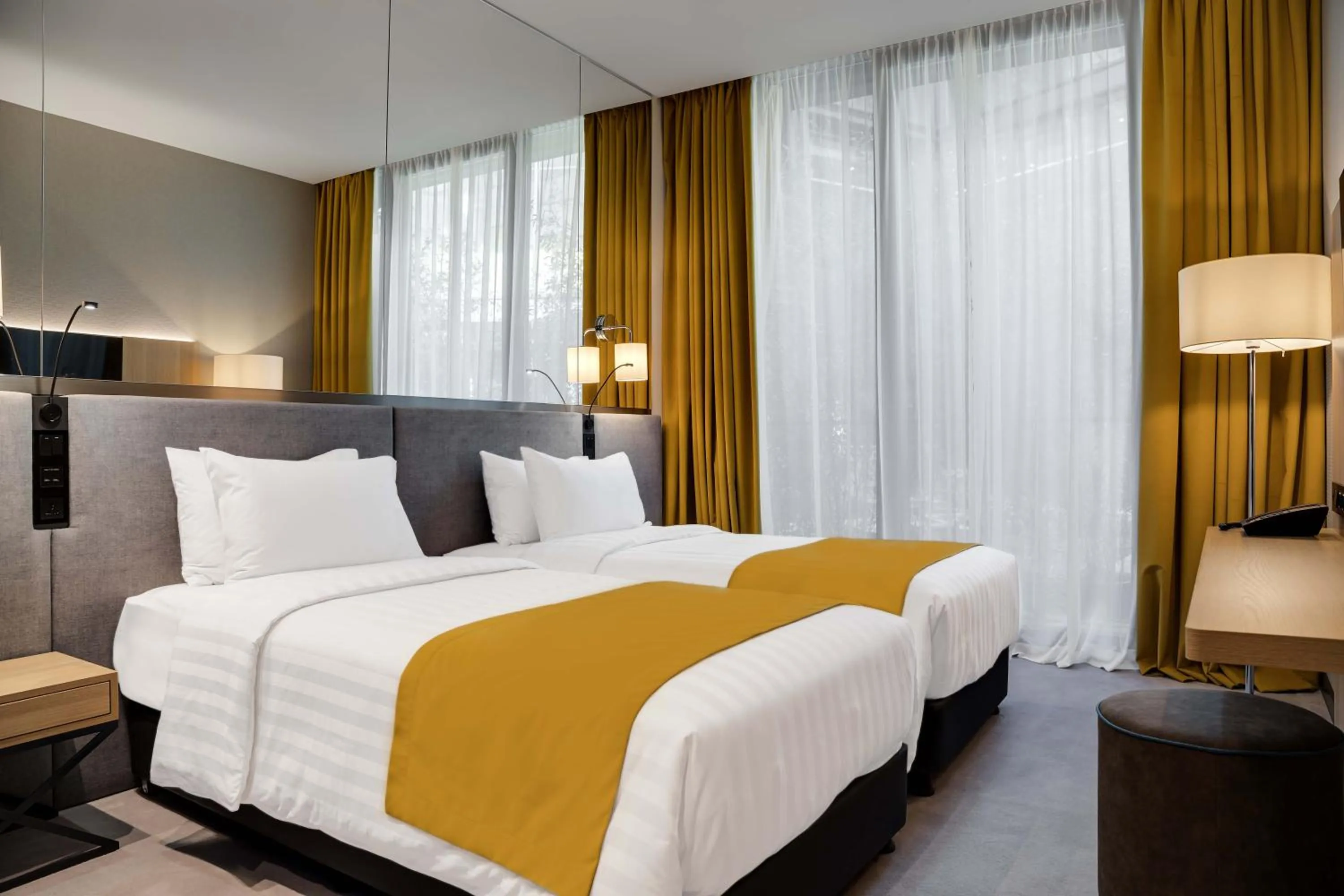 Deluxe Twin Room in Glarros OldTown