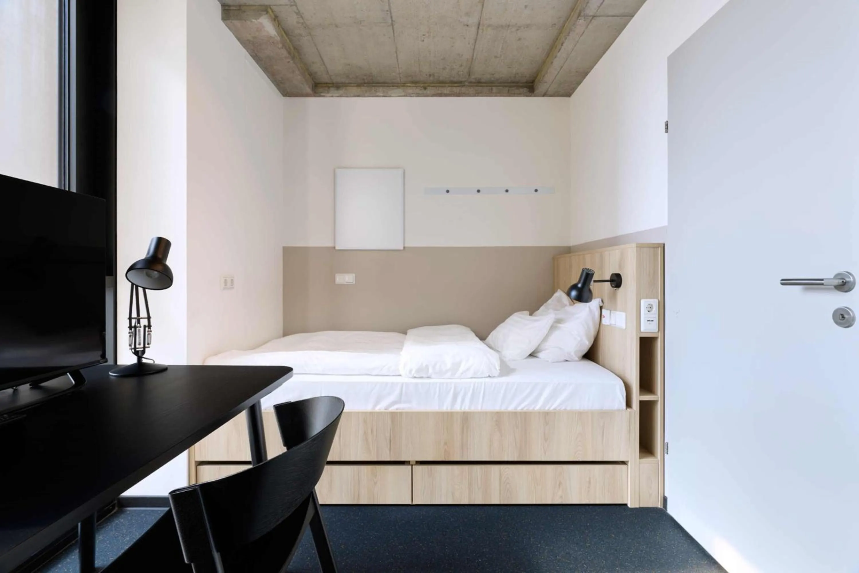 Silver Plus Studio (accessible room) in District Living