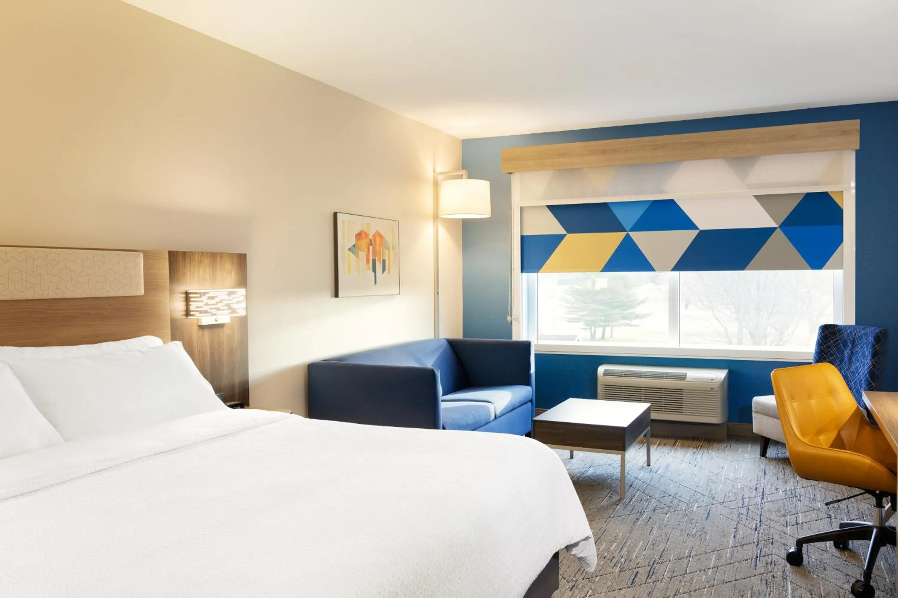 King Suite in Holiday Inn Express - South Haven by IHG