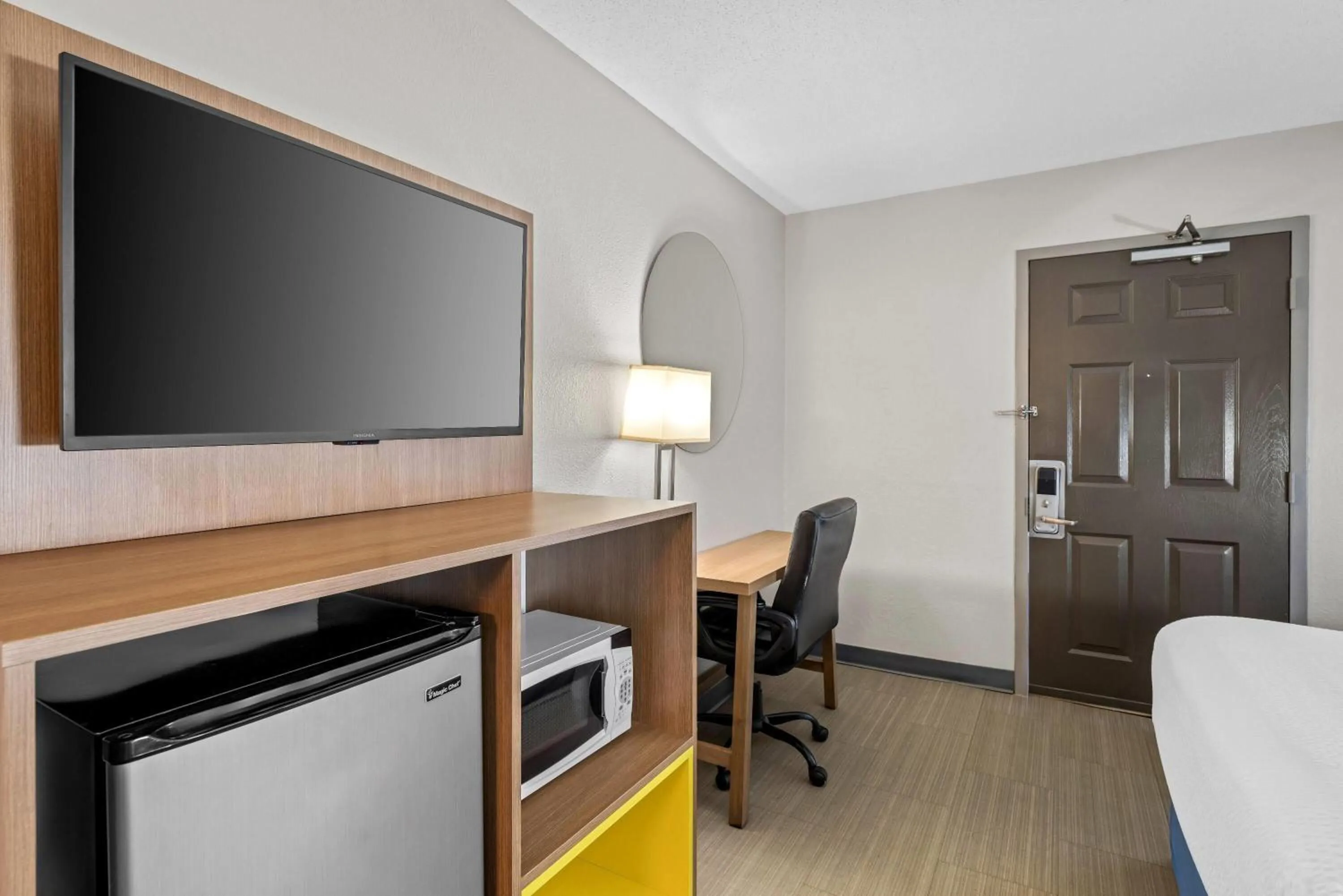 Room with Two Double Beds - Non-Smoking in Days Inn by Wyndham Chattanooga/Hamilton Place