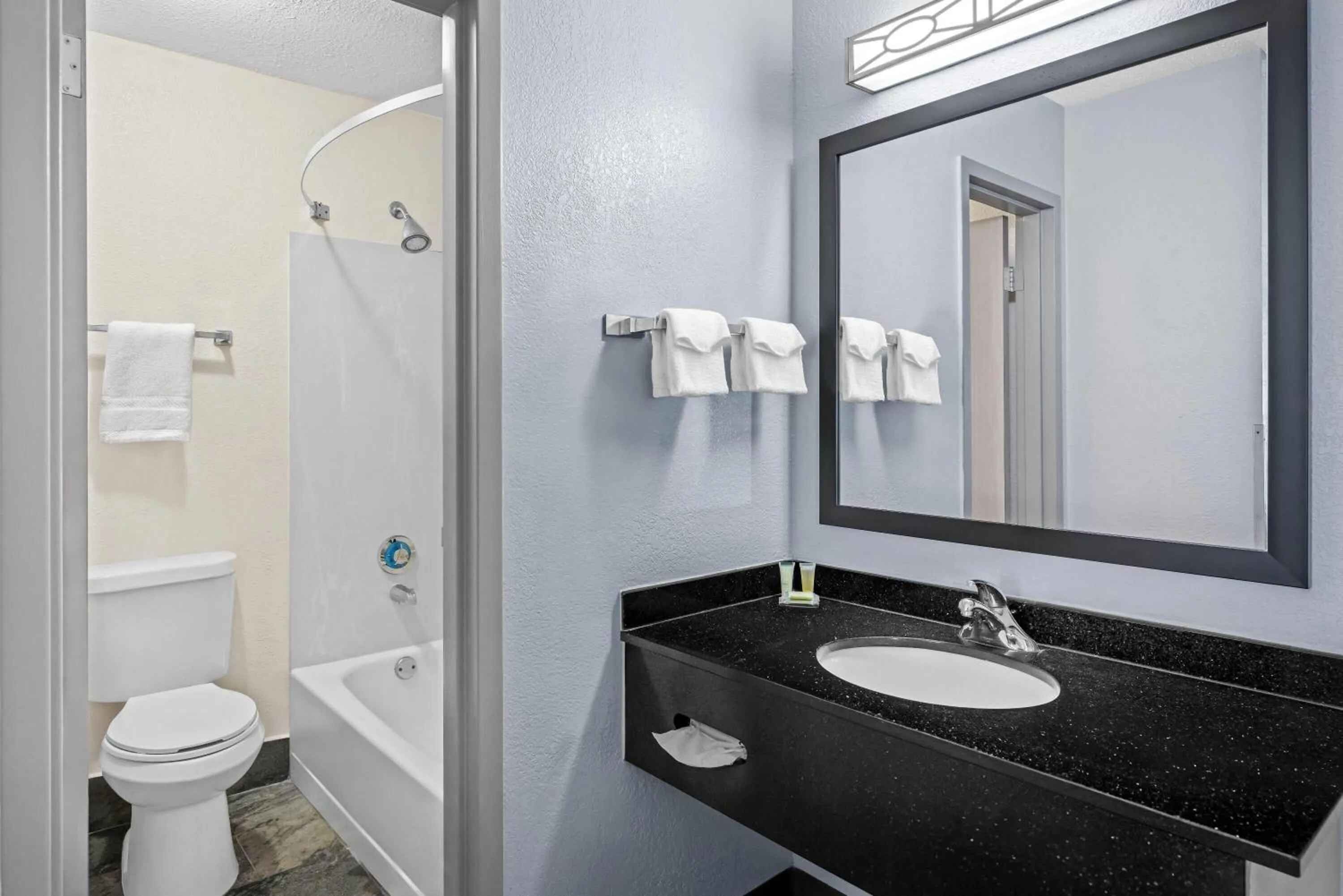 King Room - Non-Smoking in Days Inn by Wyndham Chattanooga/Hamilton Place